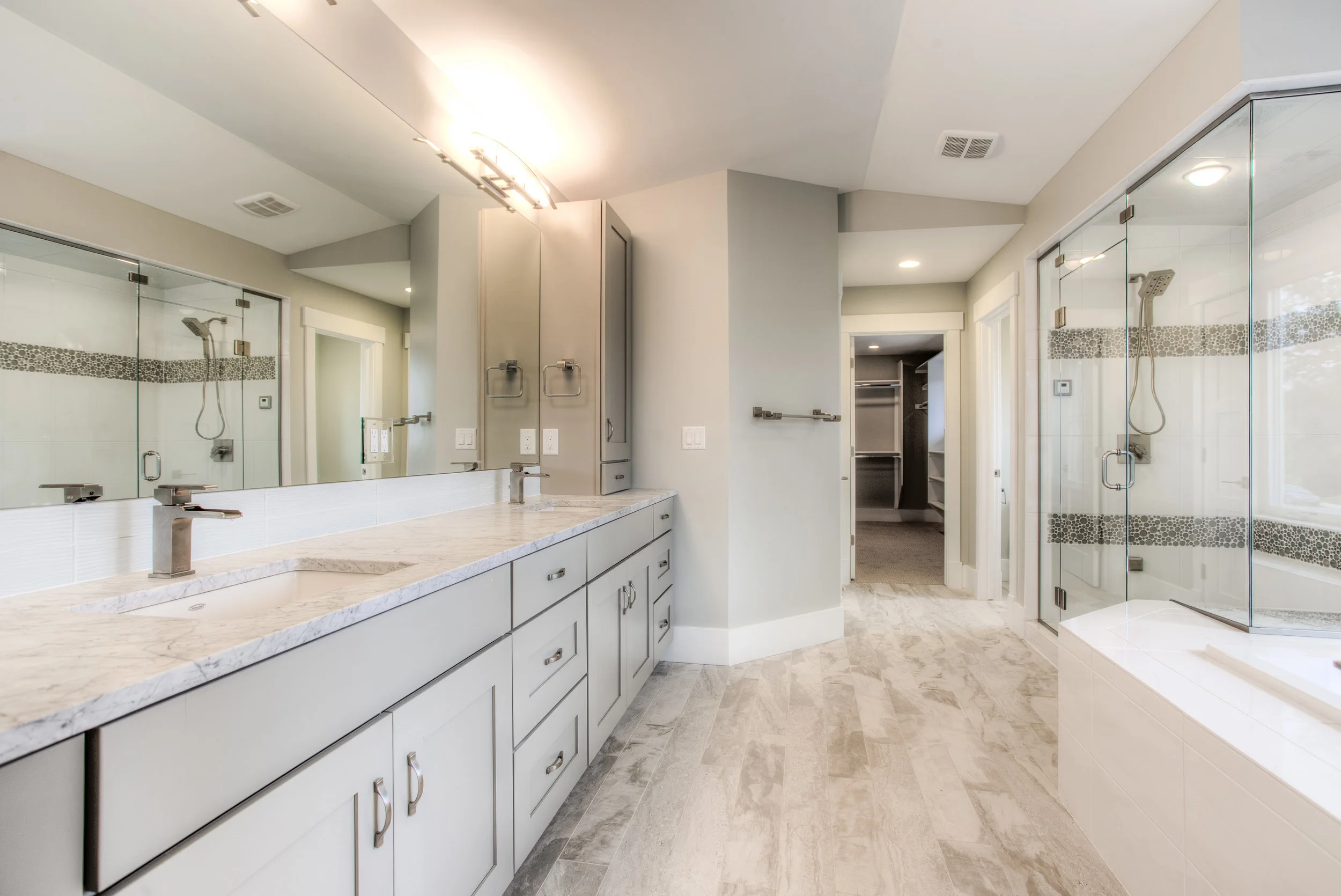 2245 Hillsdale Circle_03_MasterBathroom01.jpg
