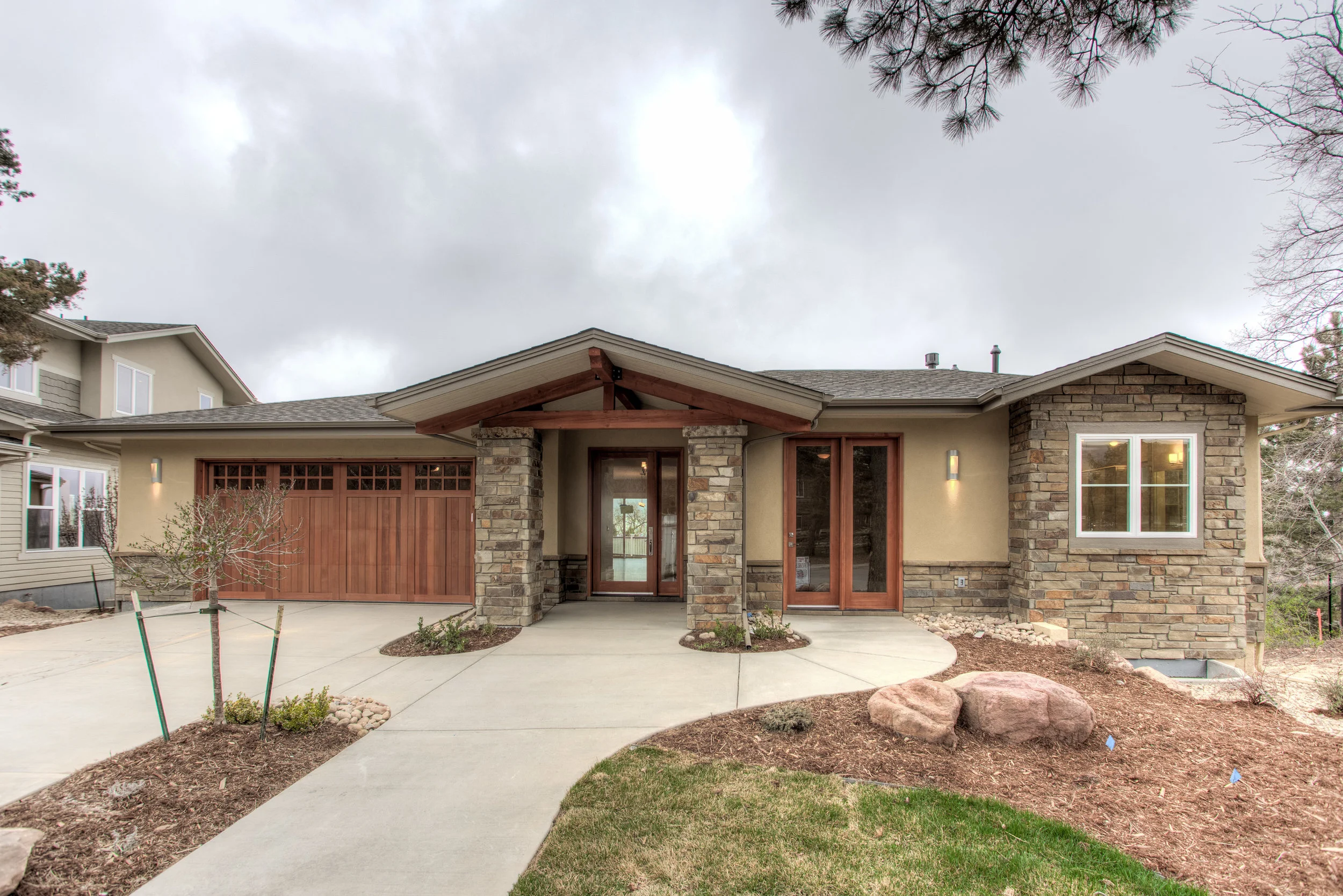 2255 Hillsdale Circle_01_Front01.jpg