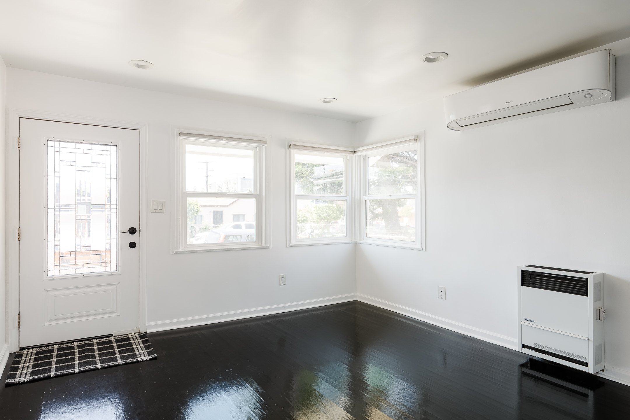 0009 3507 E 3rd MLS.jpg