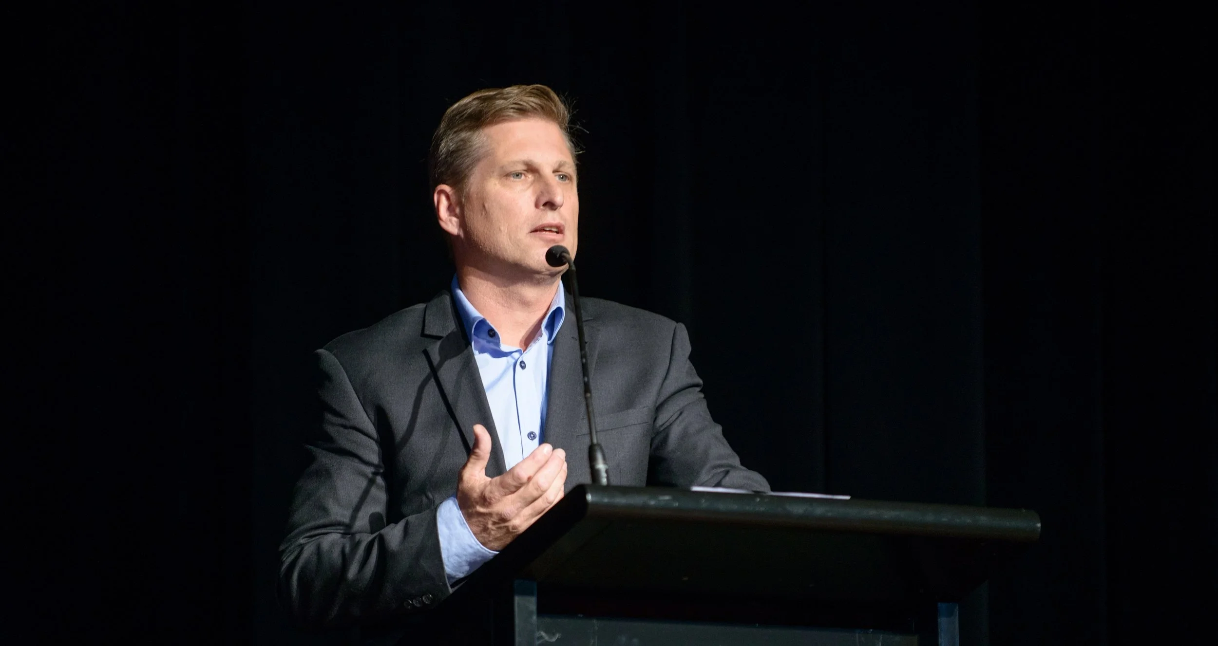 Simon - Presenting photo (002).jpg