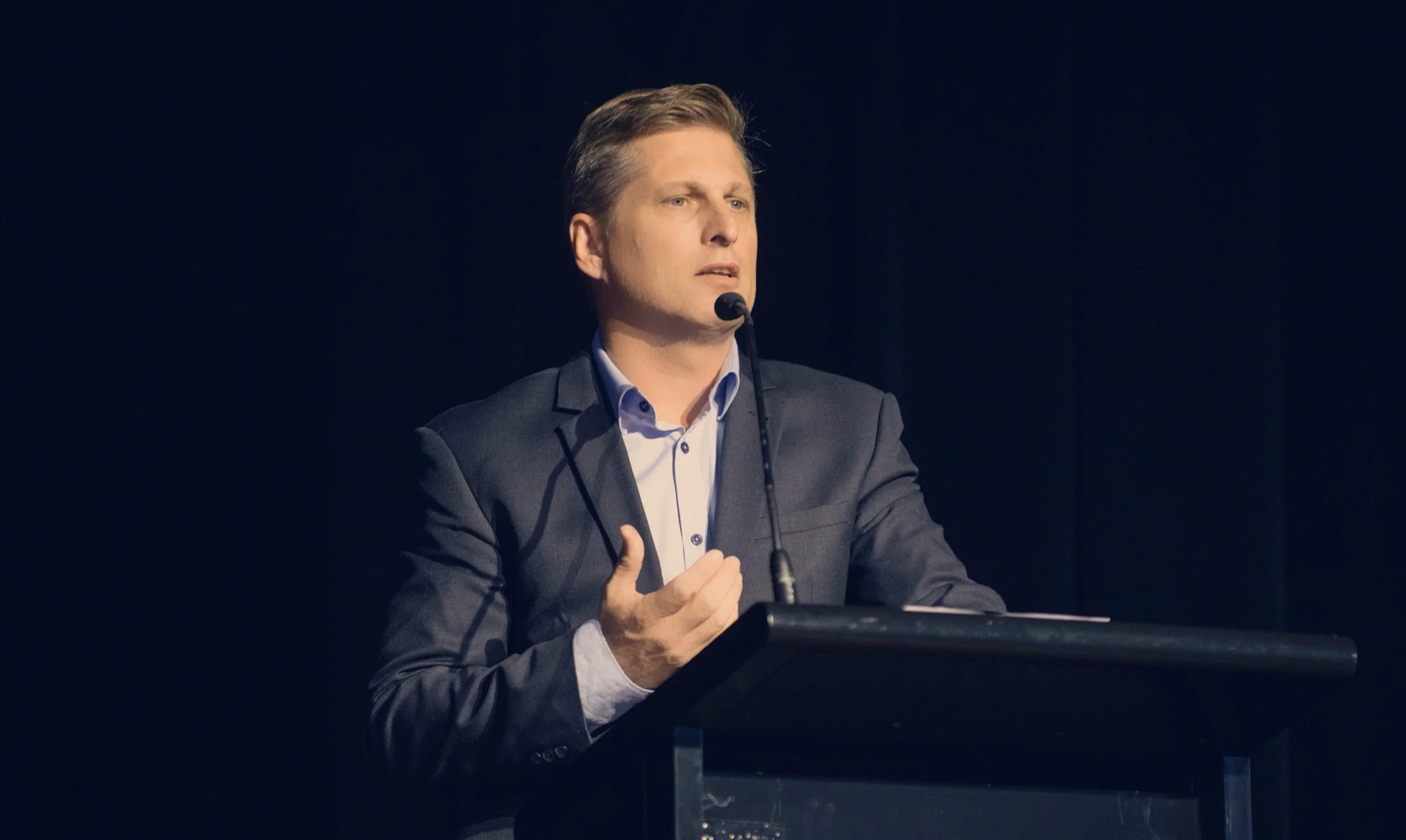 Facetune_16-08-2019-11-08-53 (1).jpg