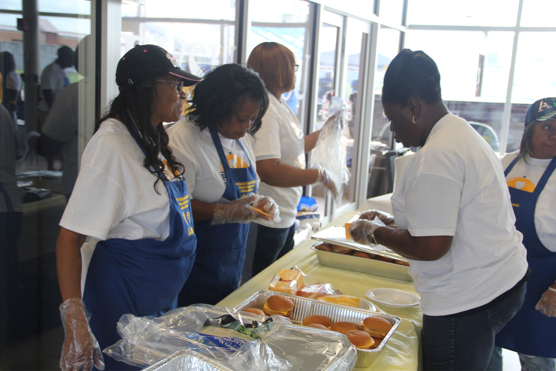 fvsunaa_warner_robins_new_student_cookout_01.jpg