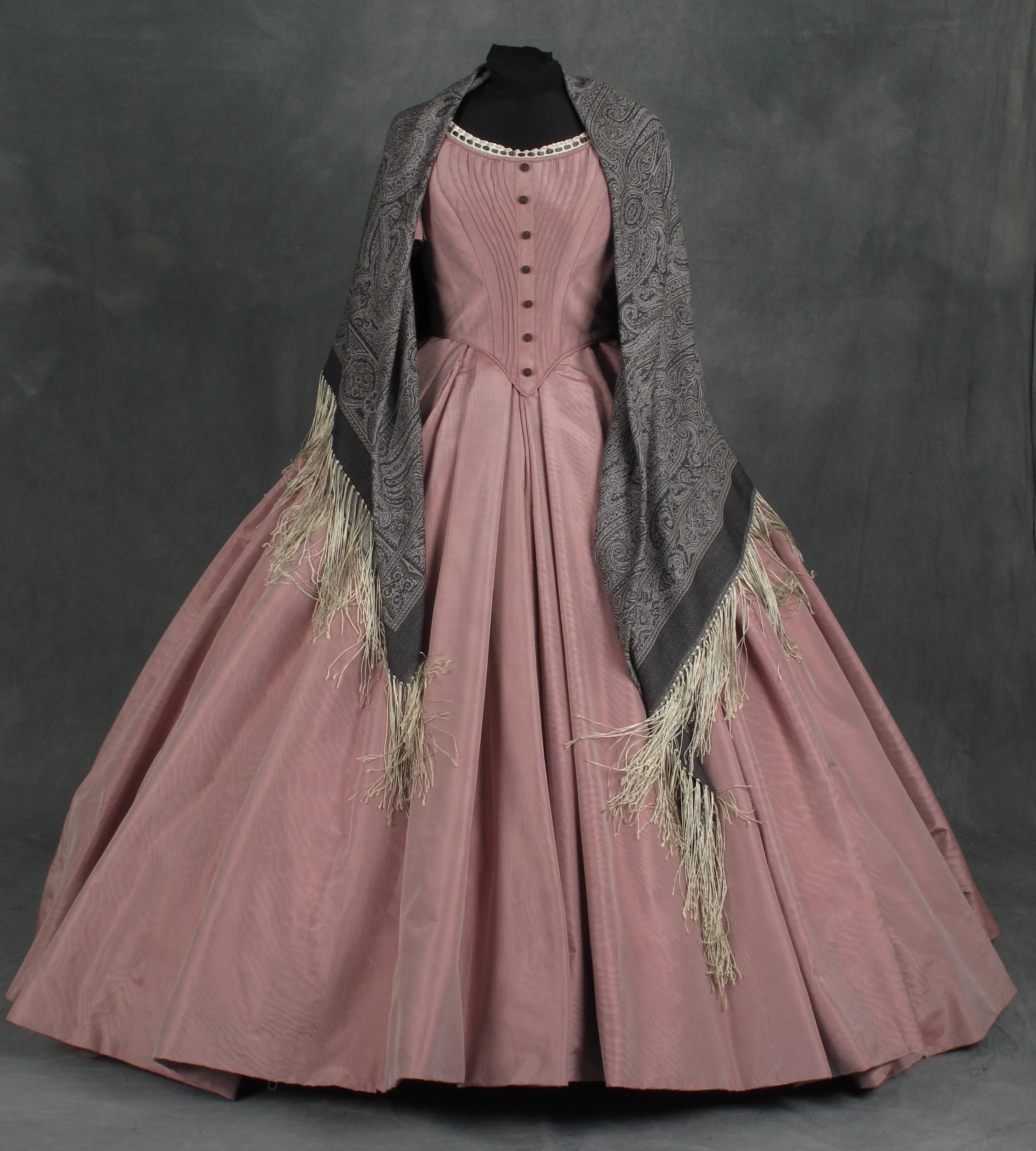   Romeo et Juliette, 2016   Ailyn Pérez as Juliette  Designer: Ashley Martin-Davis  Draper: Kjersten Lester-Moratzka 