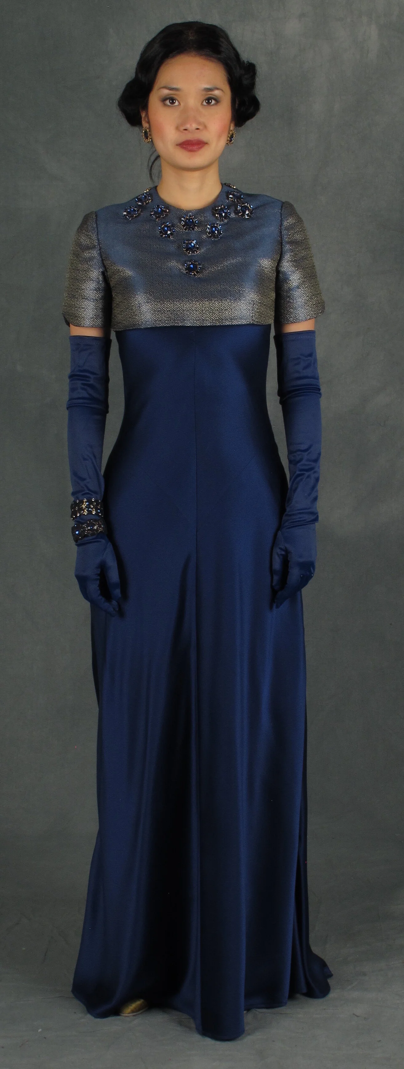   Vanessa, 2016   Evanna Chiew, chorus.  Designer: James Schuette  Draper: Bineke Kiernan 
