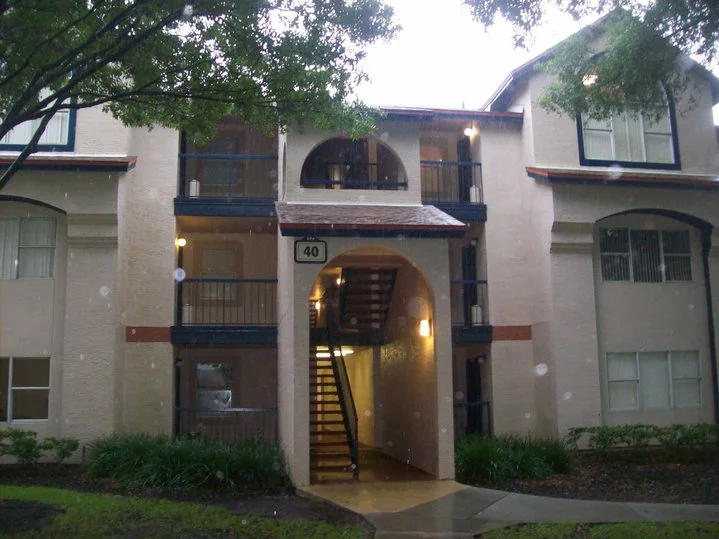 This is the outside of building I lived in at Vista Way during my first program. They all look pretty much identical