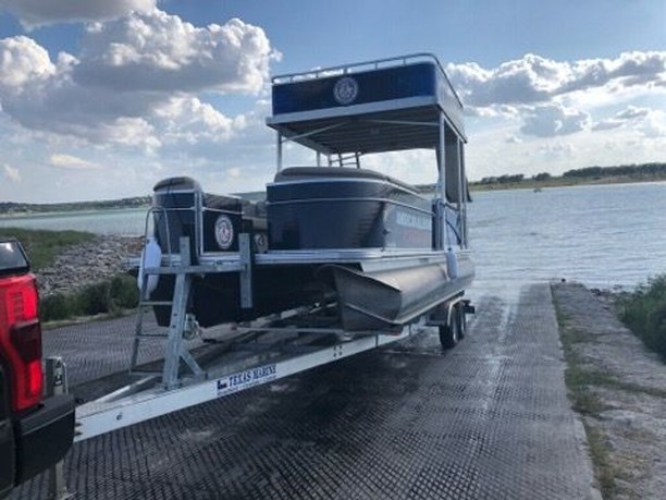Summer is almost over, but it's not too late to get out on Texas waters. Who else has weekend plans? 🛥️⠀
&bull;⠀
&bull;⠀
&bull;⠀
&bull;⠀
&bull;⠀
&bull;⠀
#boating #weekend #TGIF #roofing #committedtoquality #roofingcontractor #roofinghelp #aaconstruc