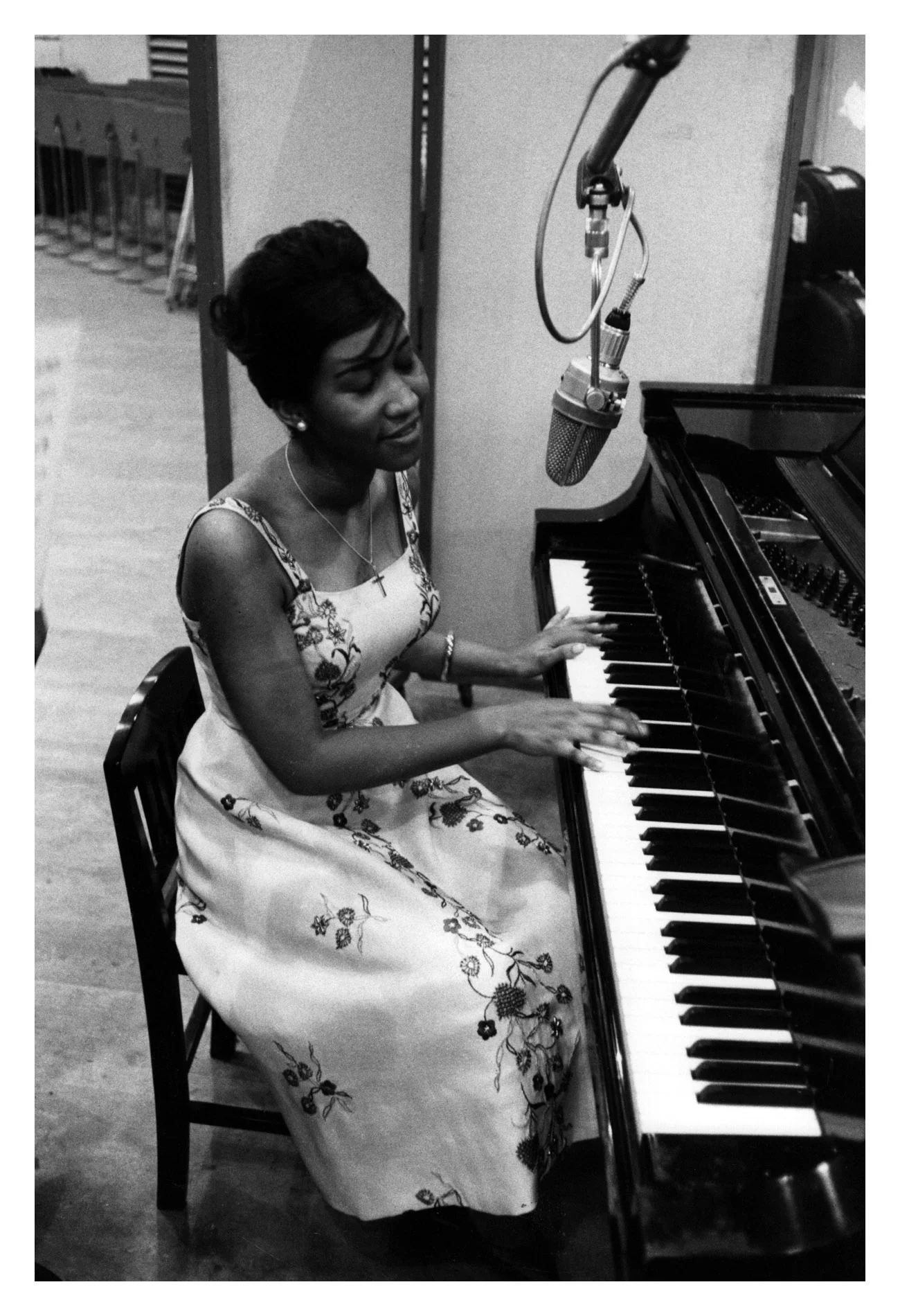 aretha-franklin-take-a-look-image-by-don-hunstein1200a.jpg