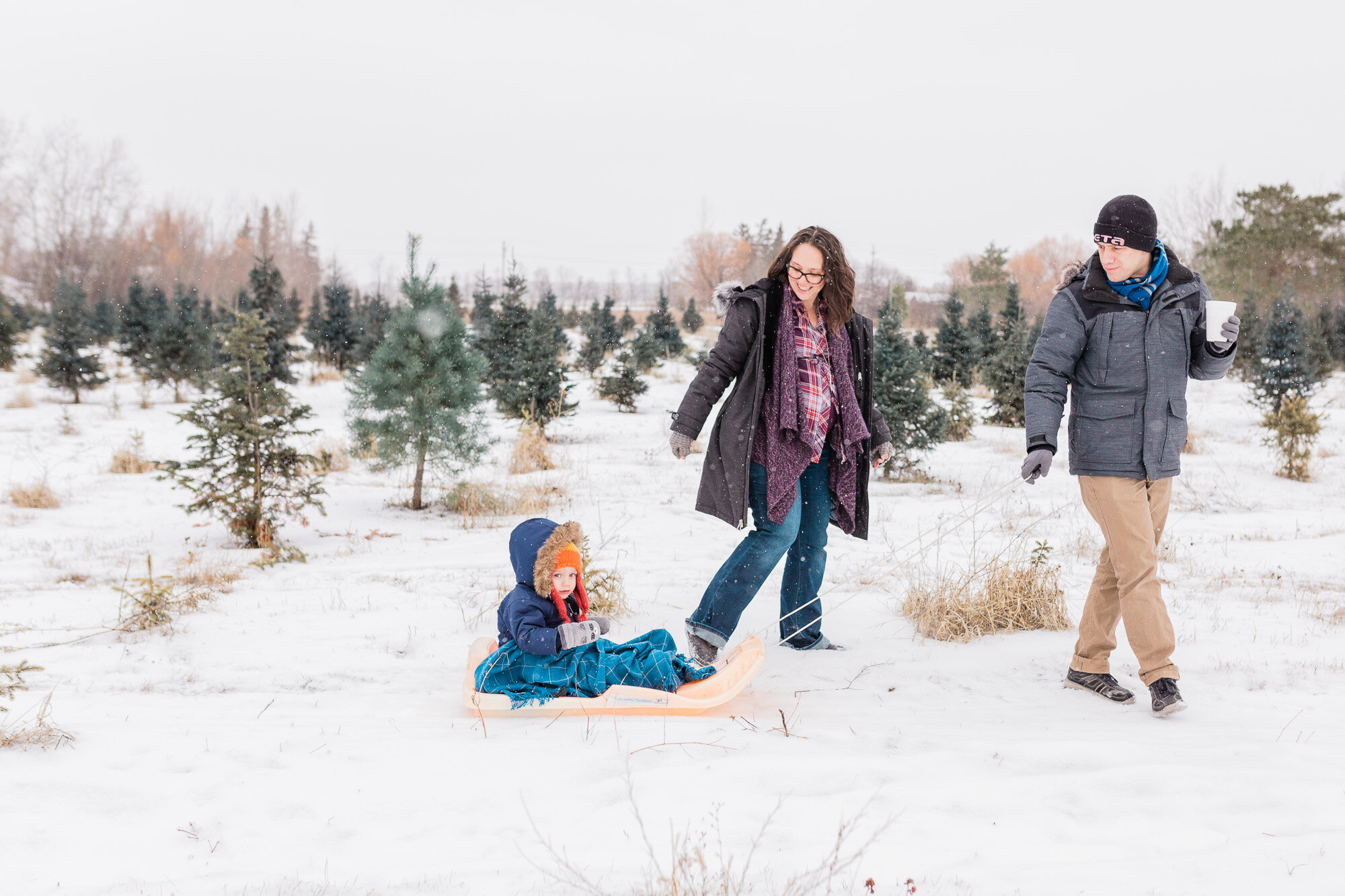 Winnipeg_Winter_Outdoor_Christmas_Tree_Farm_Lifestyle_Family_Session-4.jpg