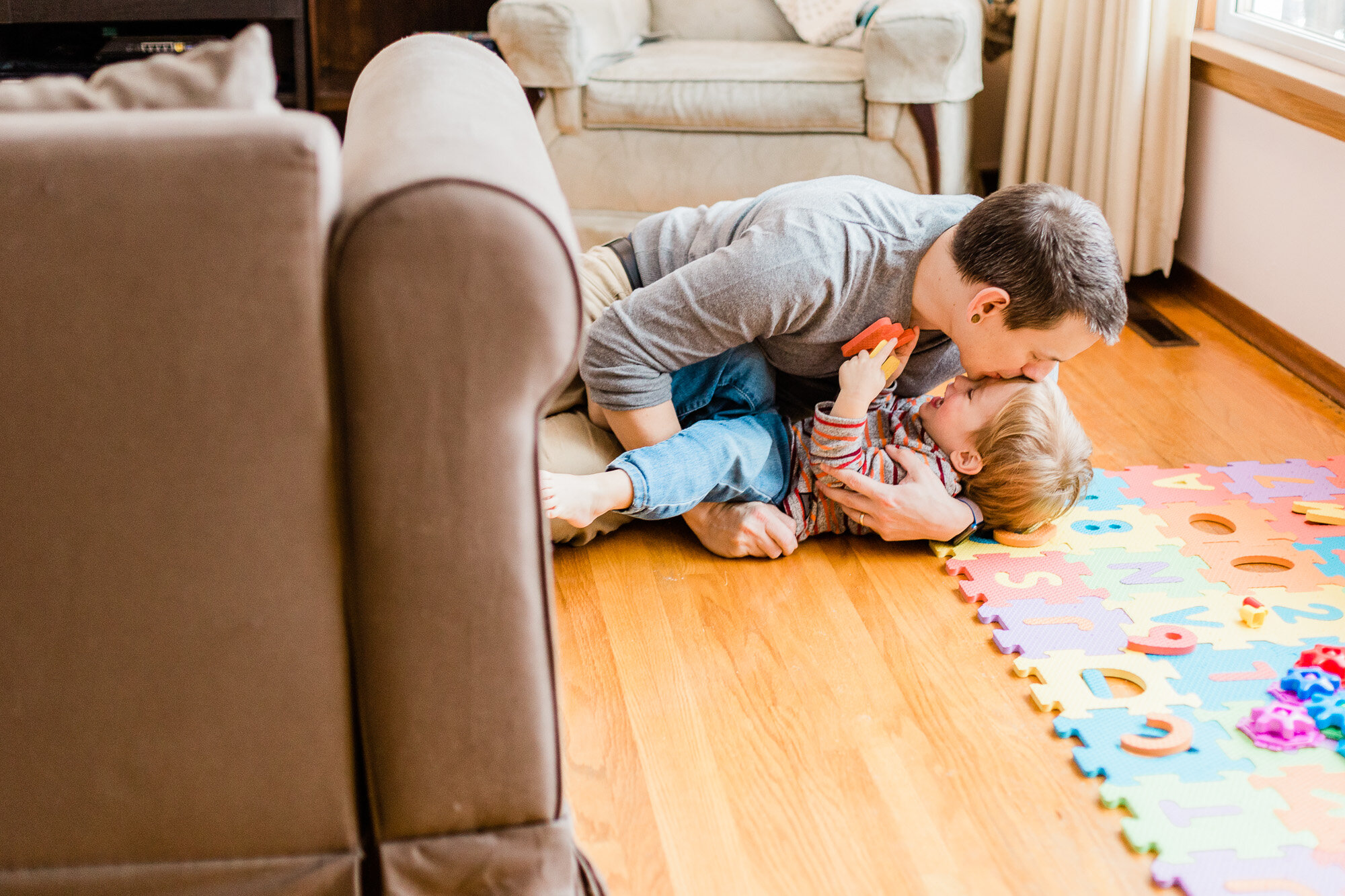 Winnipeg_At-Home_Maternity_Session-8.jpg