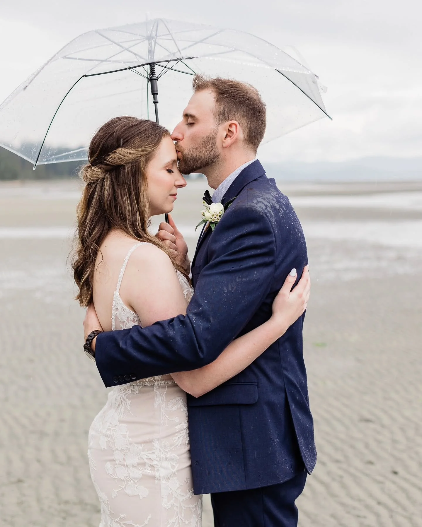 If you needed a sign to embrace the weather on your wedding day, here it is! For their elopement on Vancouver Island, these two started the day with sun for their ceremony but the weather quickly changed. As we were on the beach taking portraits it s