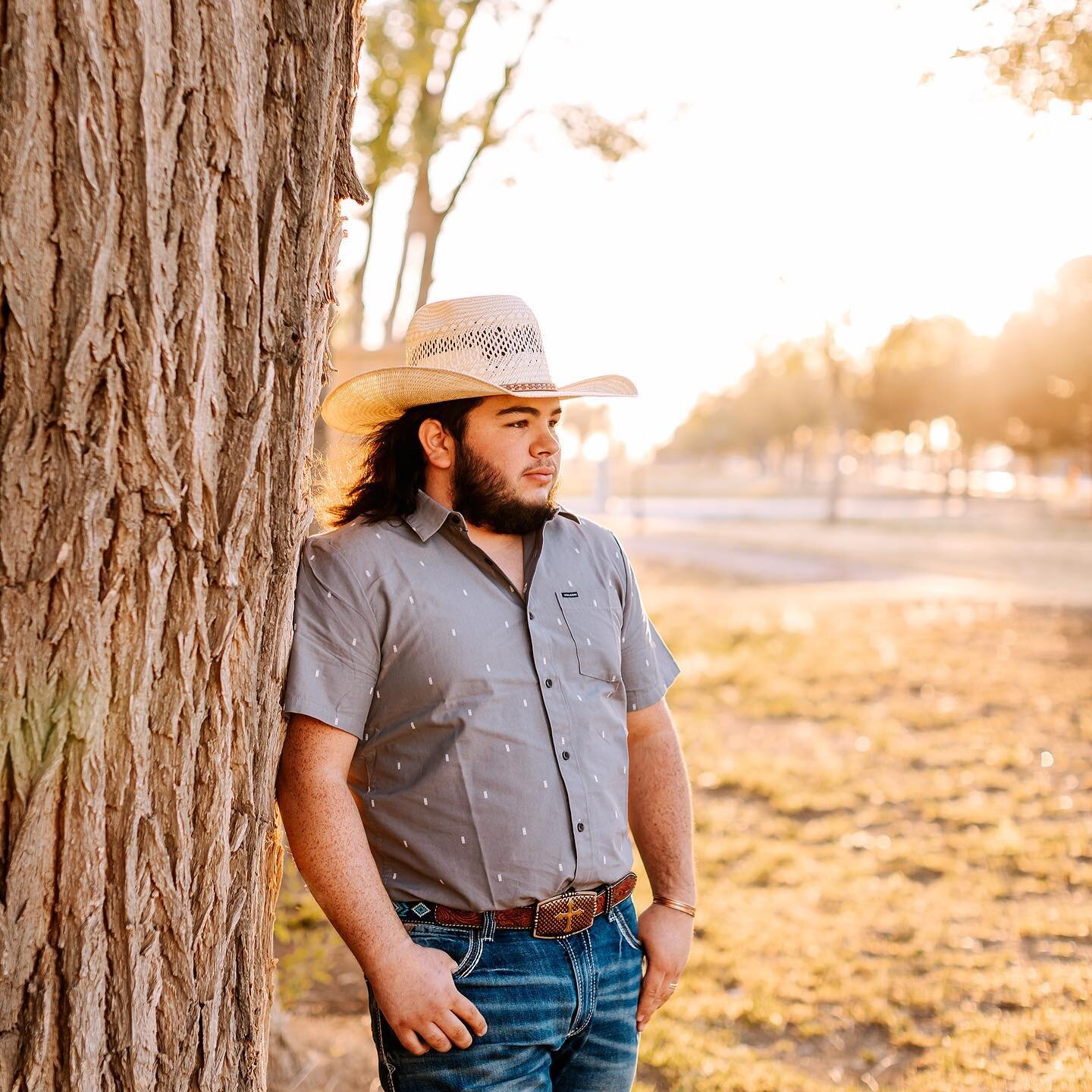 Had a great time with Alijah! Love his style! 😎 Congrats on graduation! 🎓🎉
.
.
#newmexicophotographer #newmexicoseniorphotographer #artesianmphotographer #artesianm #artesiaseniorphotographer #ahs #classof2023 #seniorportraits