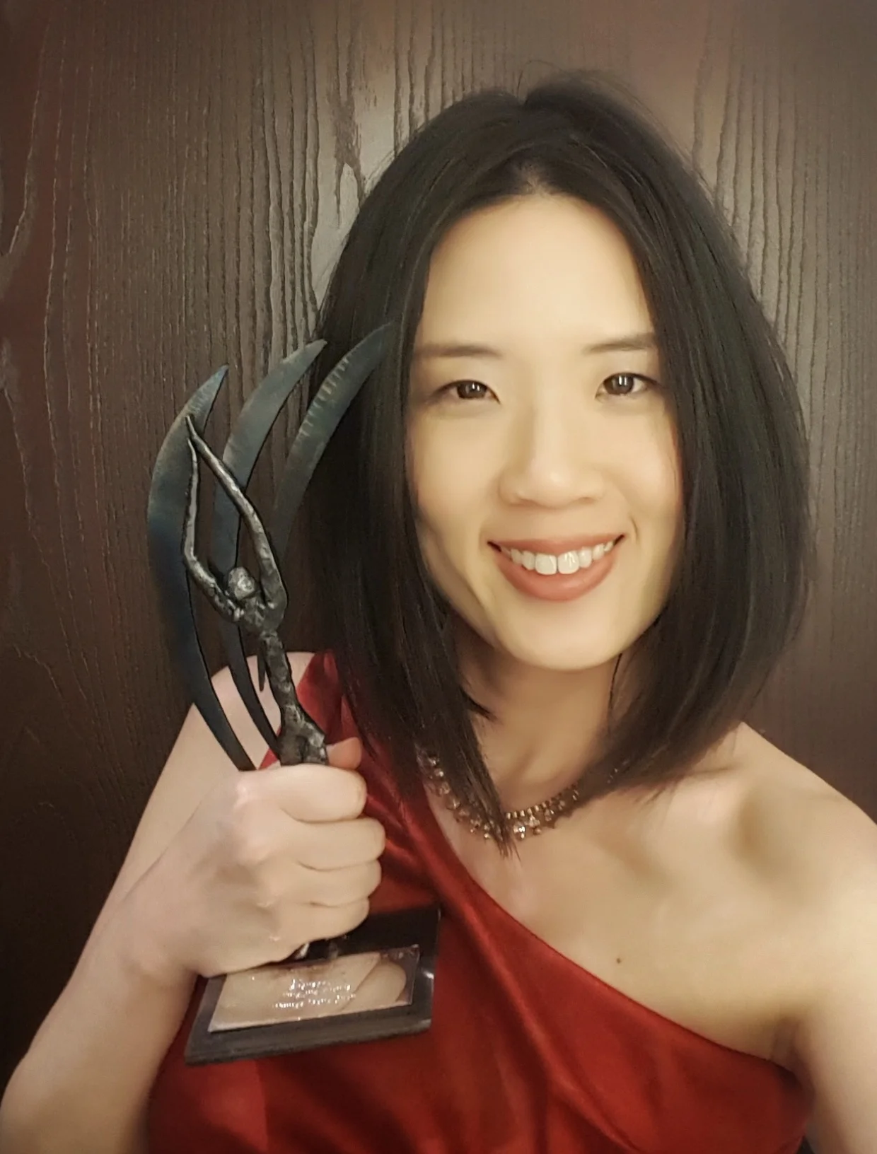 The exquisite hand-crafted trophy resembling Wolverine's claw!