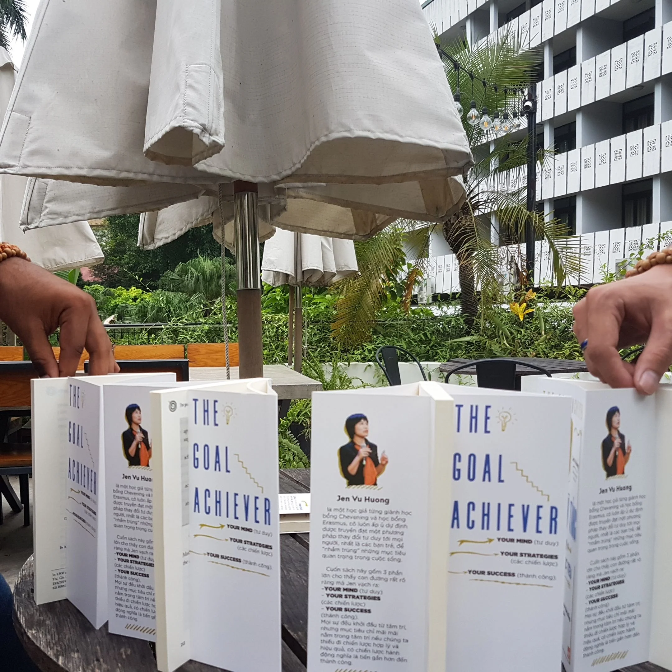 Giving away books to the first readers