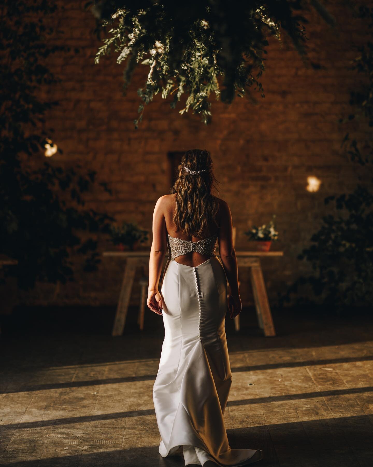 ✨Clayton &amp; Erin✨
.
The second in our lapstone double. This wedding was an absolute PRIVILEGE to photograph. 
.
For those of you who have ever been to a cripps venue (specifically @stonebarnvenue) or more recently @yardspaceevents you probably wil