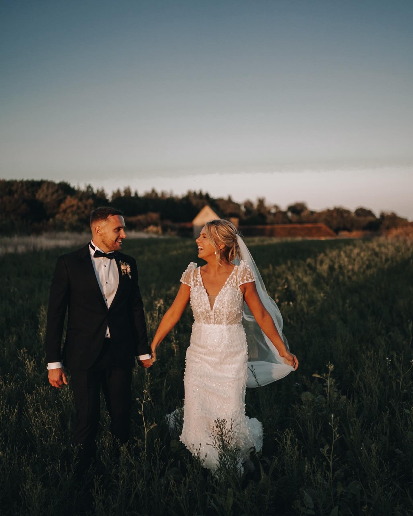 Another absolute banger of a day at @yardspaceoldgore with these beautiful people! 
.
The sun was shining on their gorgeous day. To kick things off, Dionne and Scott had a beautiful personal and emotional ceremony, lead by the wonderful @ruthgwilliam