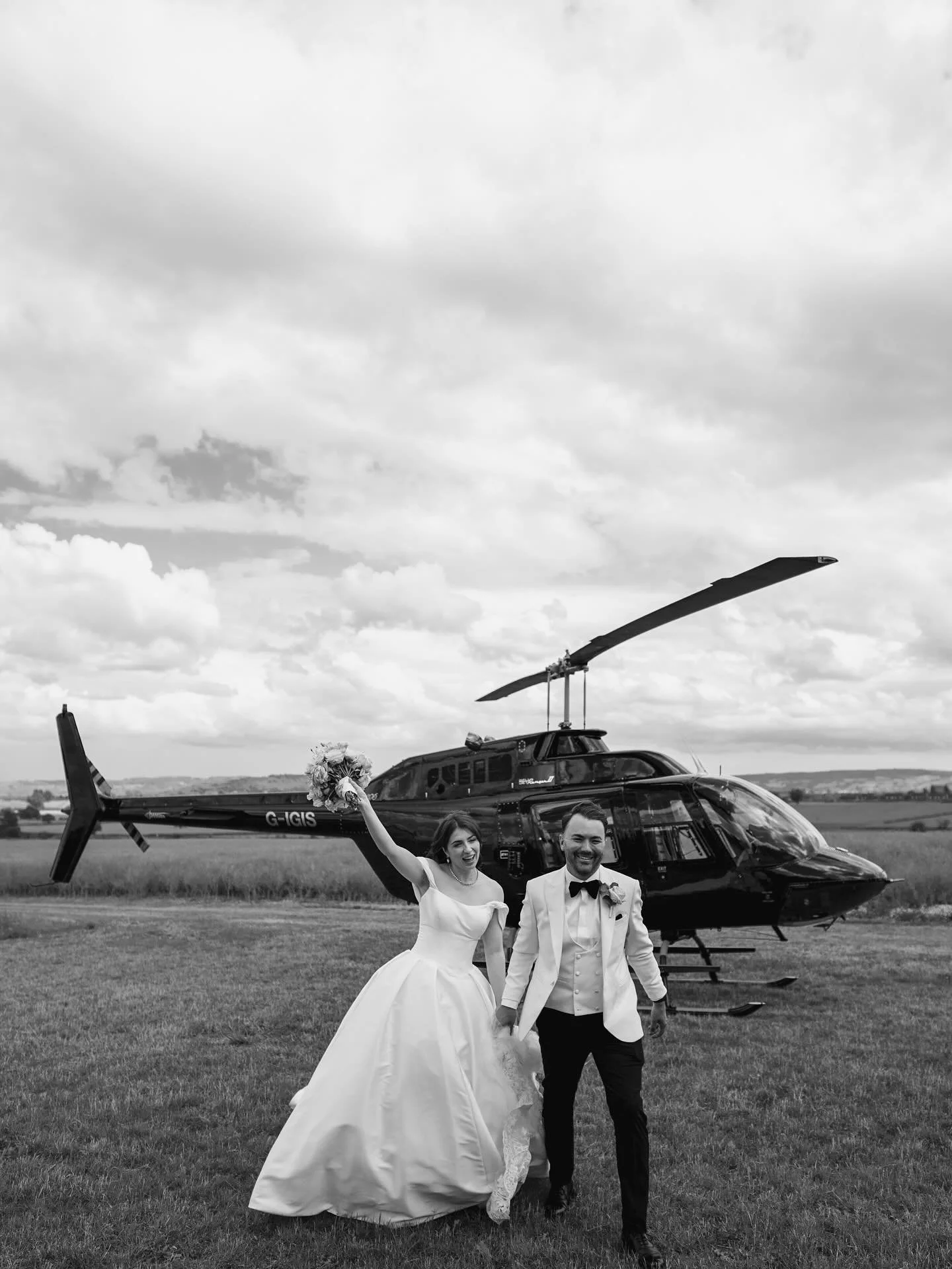 Iconic moments with Atlanta &amp; Pete
.
I forgot for a second that there was a helicopter at one of my weddings this year. Yeah. It was pretty rad. 
.
.
N.b. I've never said 'rad' before in my life. Felt right. 
Photographer: @winningtoncoe 
Videogr