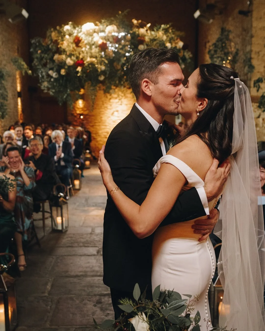 A gorgeous autumn day with Sophie &amp; James ❤️
.
These guys had an incredibly beautiful day @crippsbarn with a nod towards Sophie's Chinese roots. It's always so beautiful to experience different cultural traditions and customs during weddings and 