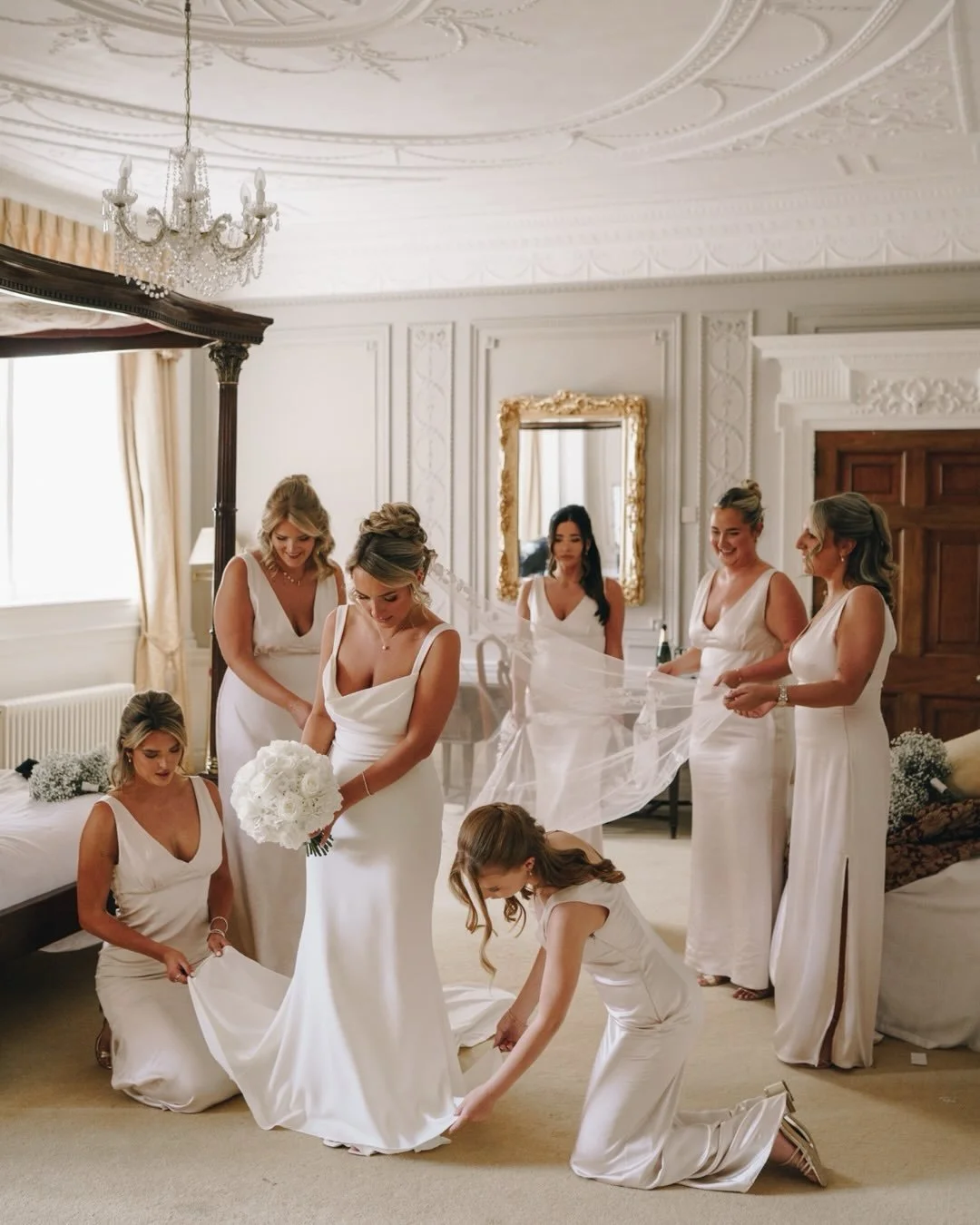 Summer party people. That's how I would describe Ellie and Harry. 
.
These guys had all the energy all day and they knew how to party! They had wall to wall entertainment from the moment guests arrived with a gospel choir singing before and during th