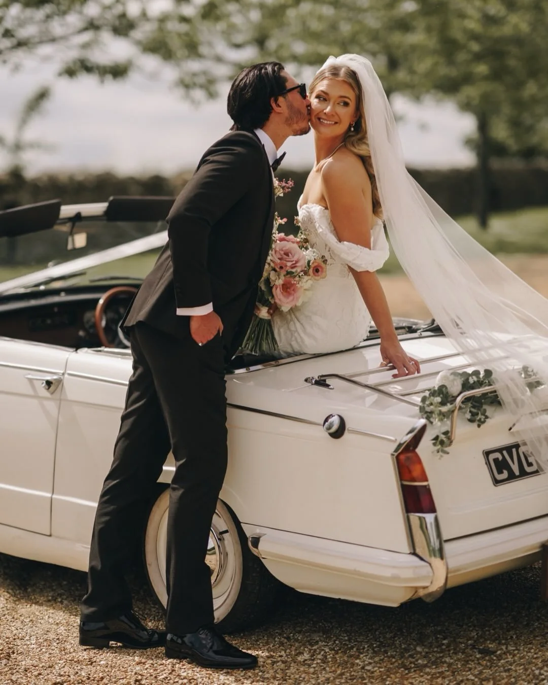 Lucy and Jim. And a day that was nothing short of perfection. 🤍
.
I had the absolute best time with these gorgeous people. And the wedding Gods were looking down on their day. I feel like I've known these guys forever and  love the bones of them! Th
