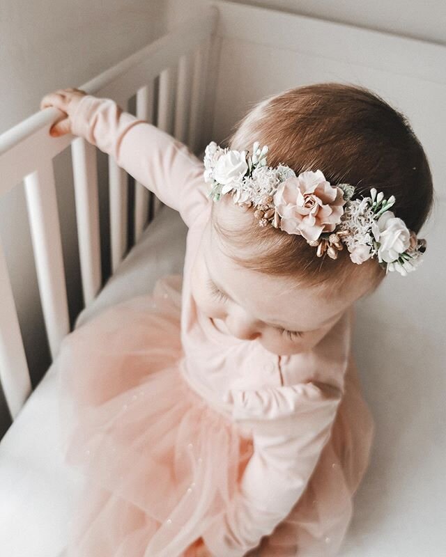 How beautiful does our blush crown look on baby Siabh 😍😍 Thank you so much @kira_and_co.x for this gorgeous image 💕