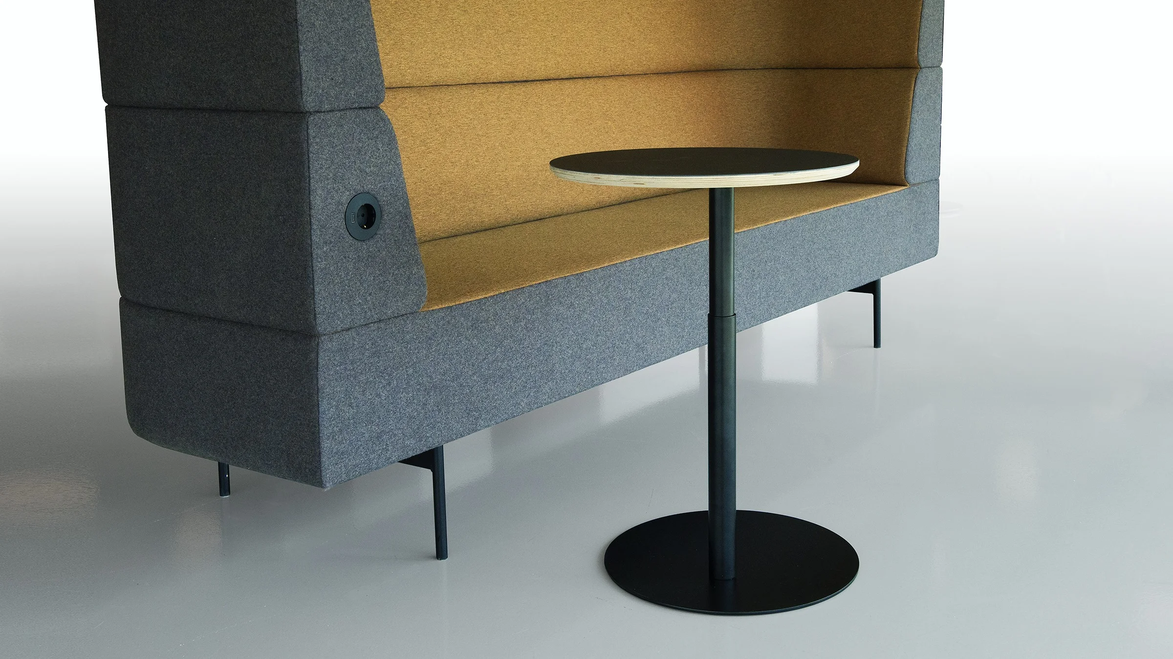 laptop_table_lowres (002).jpg