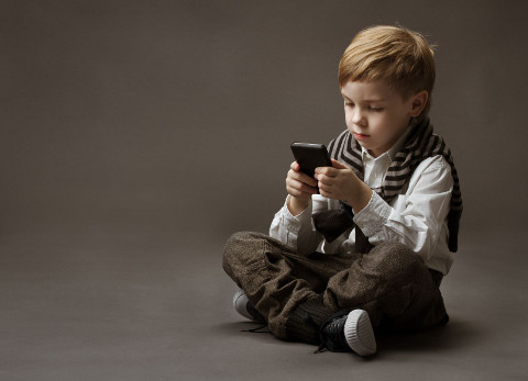 Kid-with-ipad.jpg