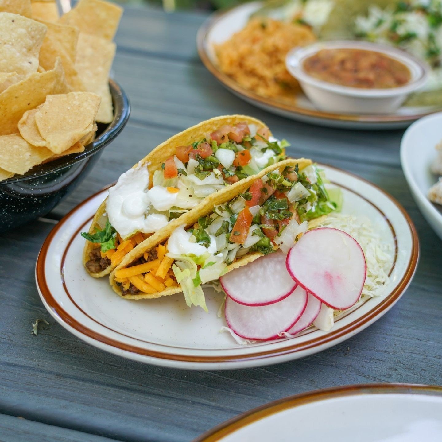 Crispy Tacos: a nostalgic and well-loved Tex-Mex classic that's impossible to tire of. Take it up a notch by pairing it with a Mexican Martini for a, dare we say, perfect meal. 🌮🍸️⁠
⁠
📸: @mikahdanaephoto