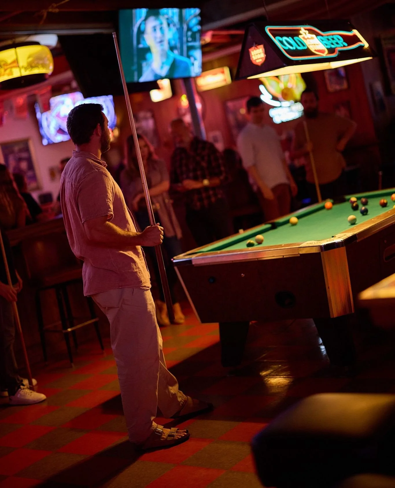 Good steaks, cheap brats, and the Texans on every screen. Catch the Wild Card game with @willkunkel + @sportsgallant live at EZ&rsquo;s tonight.