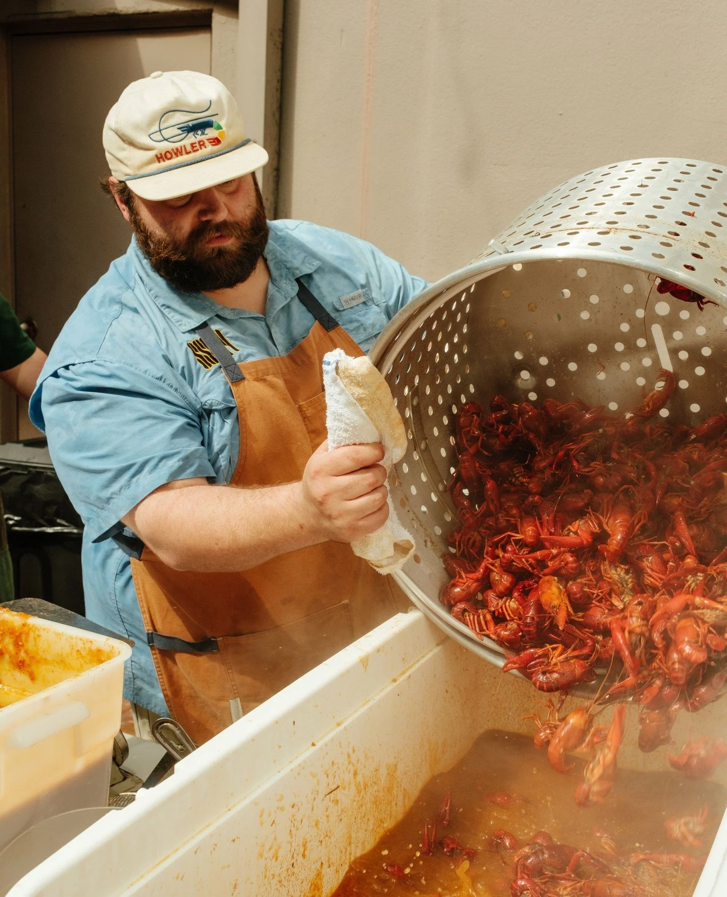 𝘾𝙍𝘼𝙒𝙁𝙄𝙎𝙃 𝘽𝙊𝙄𝙇 this Sunday, 2/22 with chef @coolhandluke54 x @josephinesgulfcoast right here at EZ's. Starts at noon and goes 'til we're sold out!