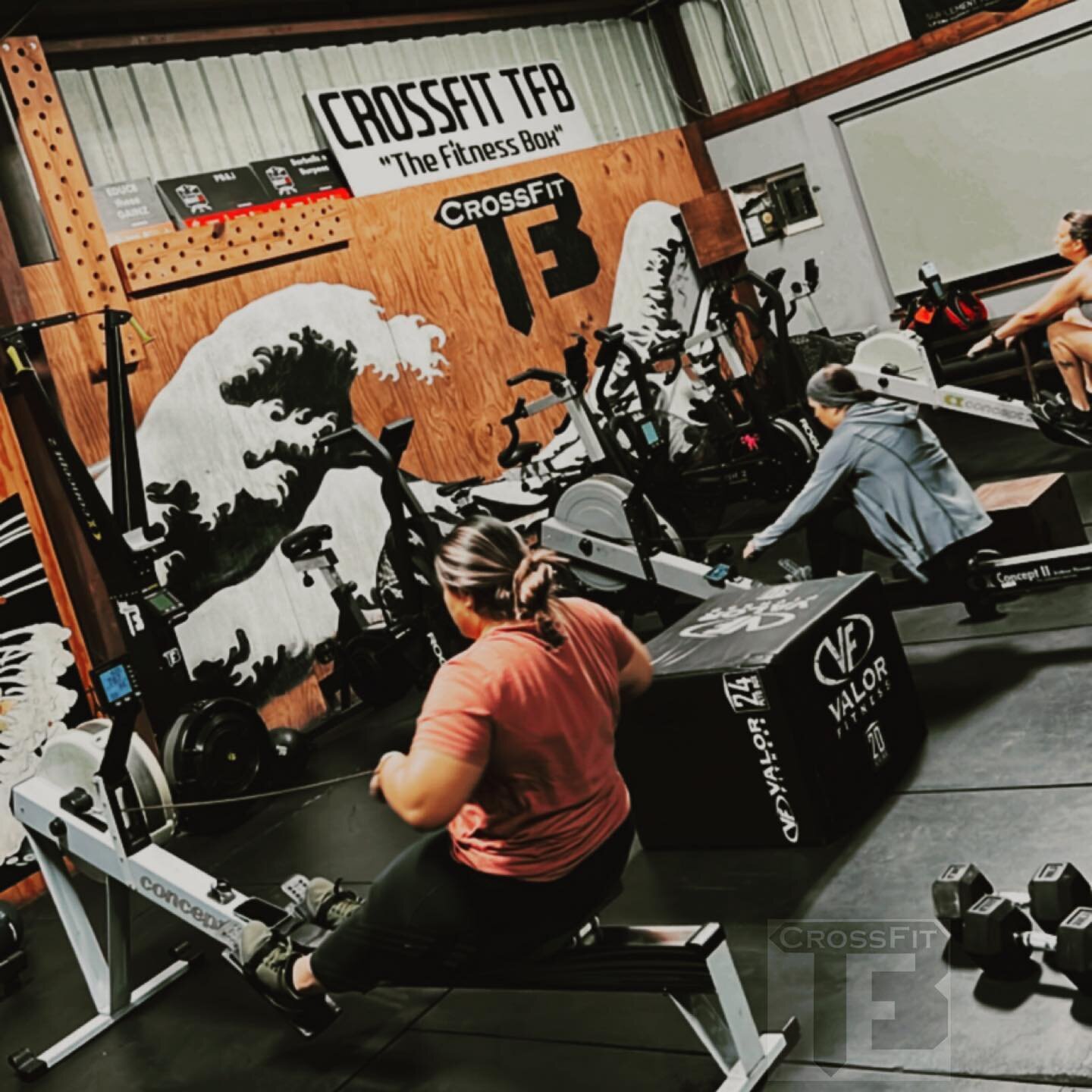 Row, row, row your way to fitness! 💪🚣&zwj;♀️🚣&zwj;♂️ At CrossFit TFB, we love incorporating rowing into our workouts. Not only does it help build strength and endurance, but it's also a low-impact exercise that's easy on your joints. Come join us 