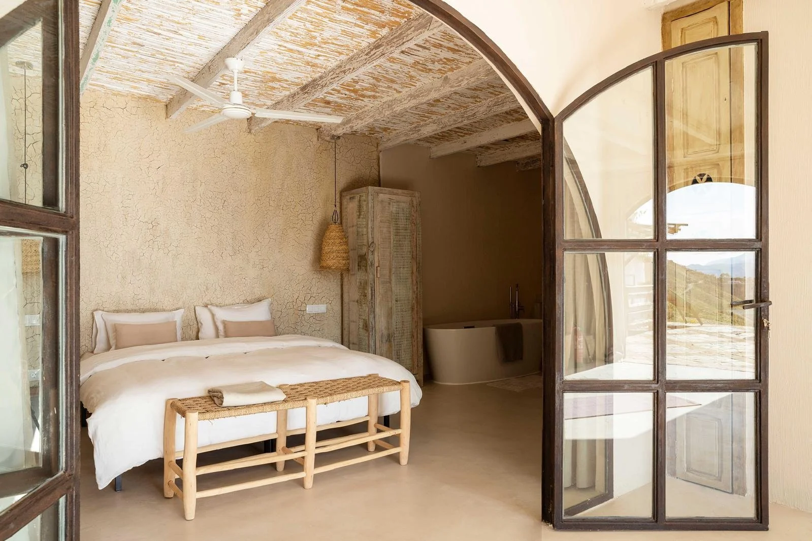 lumae-spain-retreat-room-jade.JPG