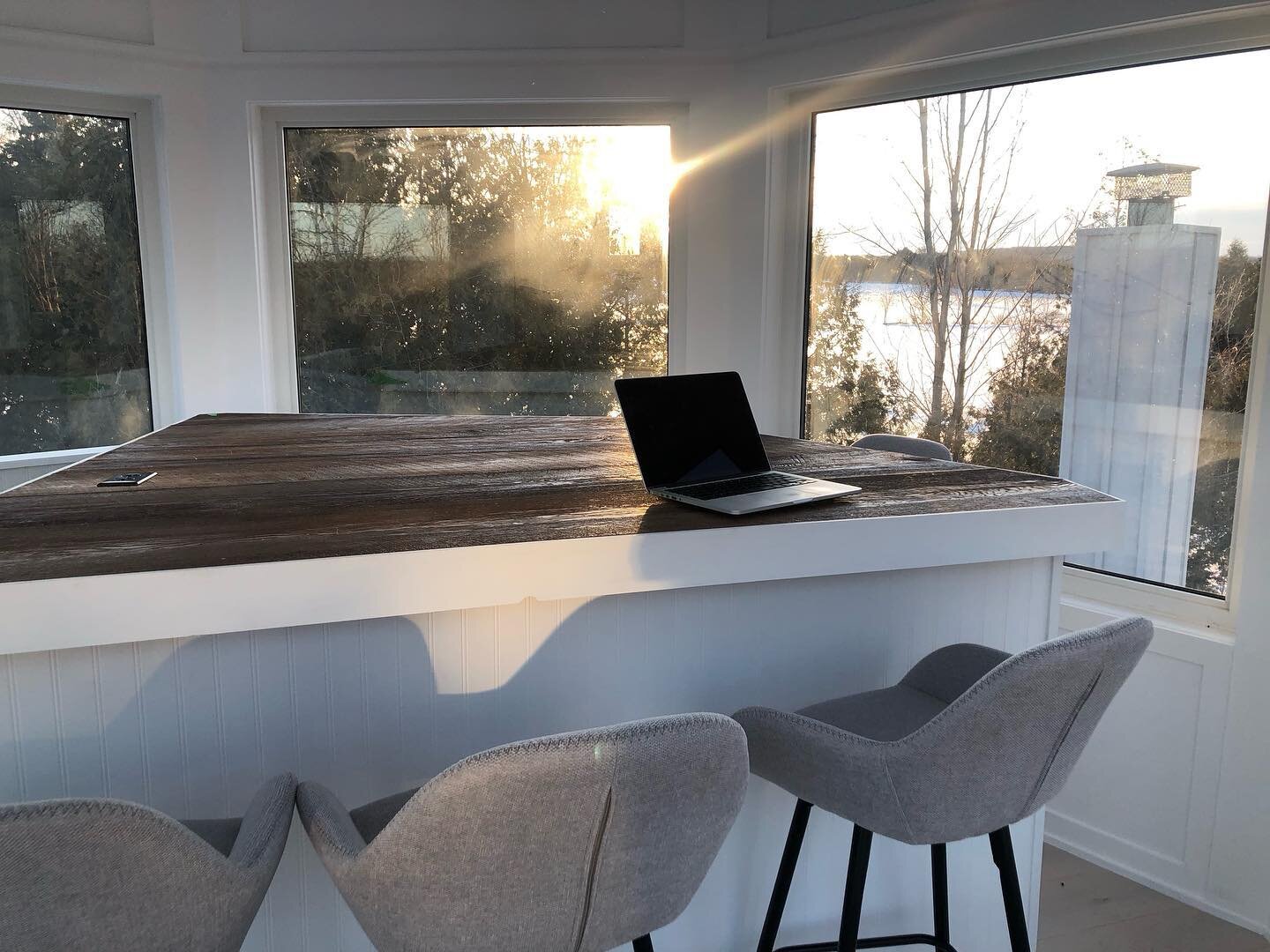 Yesterday&rsquo;s office 🍃 #springequinox 
.
.
.
#haveagoodweek #firstdayofspring #remotework #admin #virtual #springisintheair #greybruce #bigbay #beautifulhomes #officespace #peaceful #sunshine