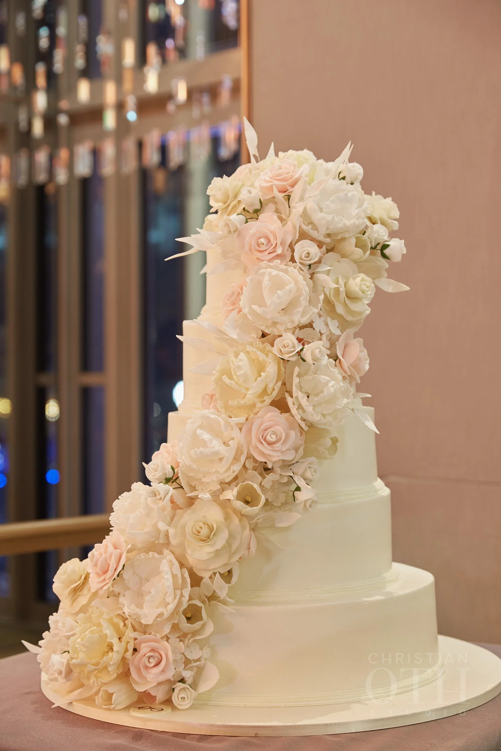 Sylvia Weinstock Wedding Cake. Photo by Christian Oth Studio.&nbsp;