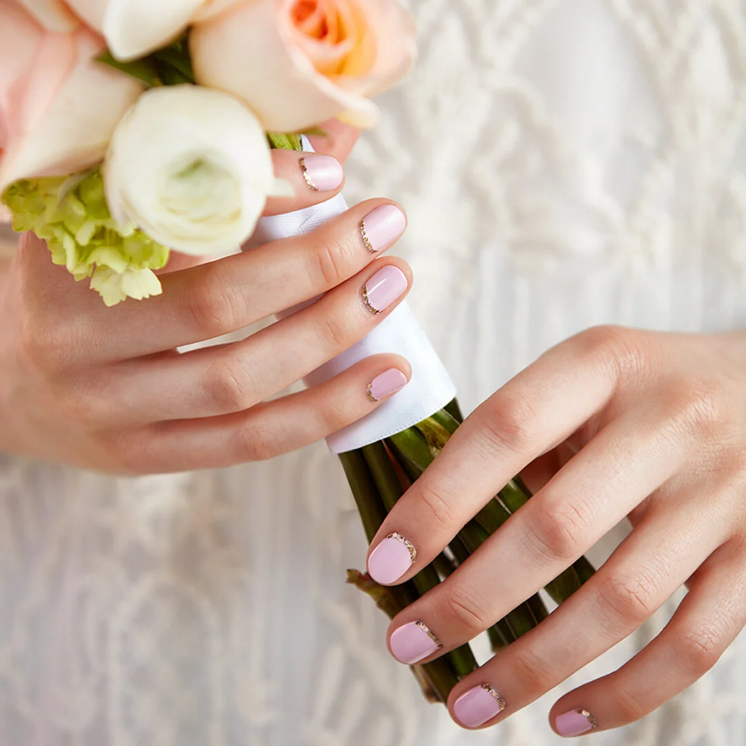  Wedding manicure. Photography by Roberto Caruso.  