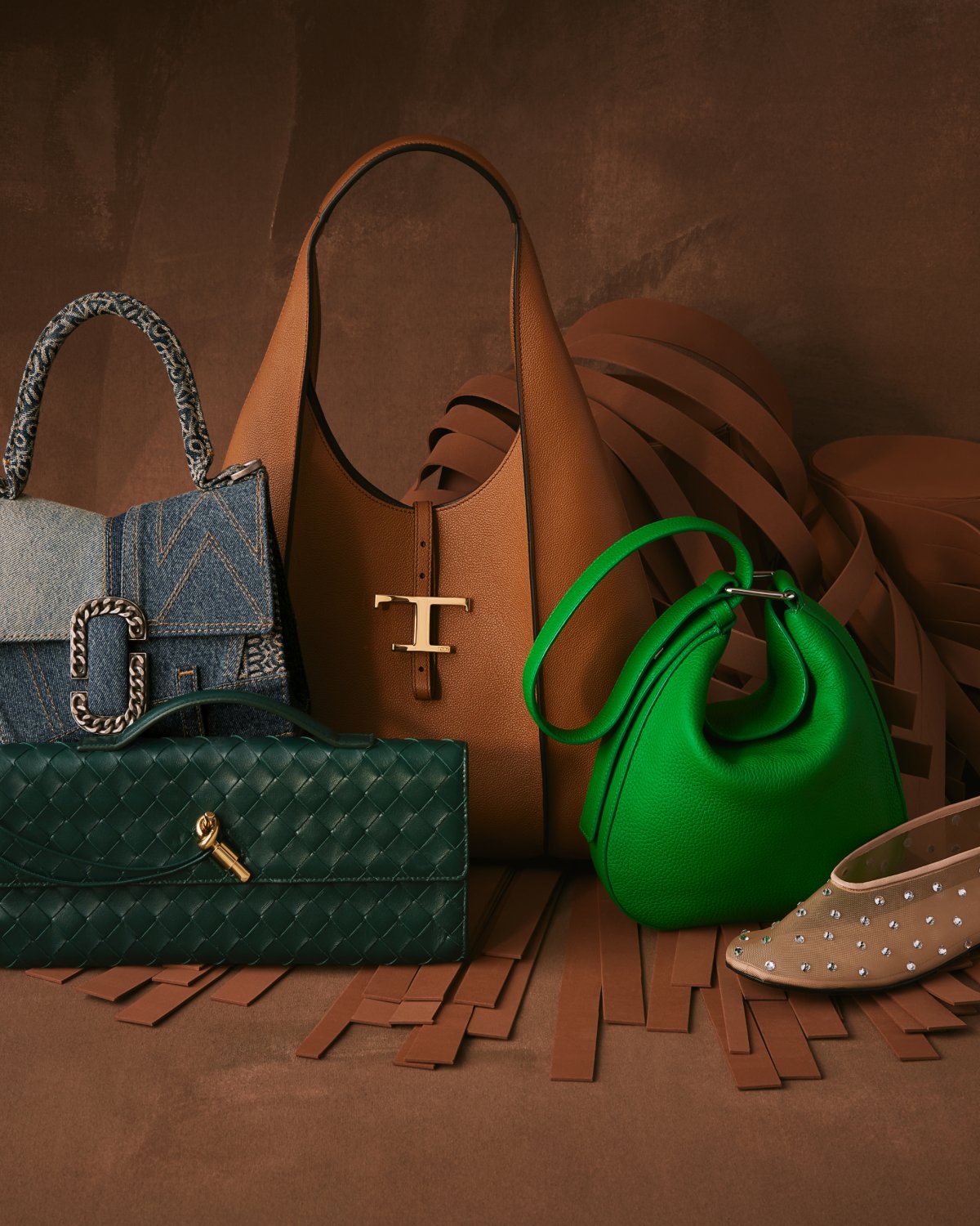 04-007_Winter Women’s Must-Have Accessories_socialcrop.jpg