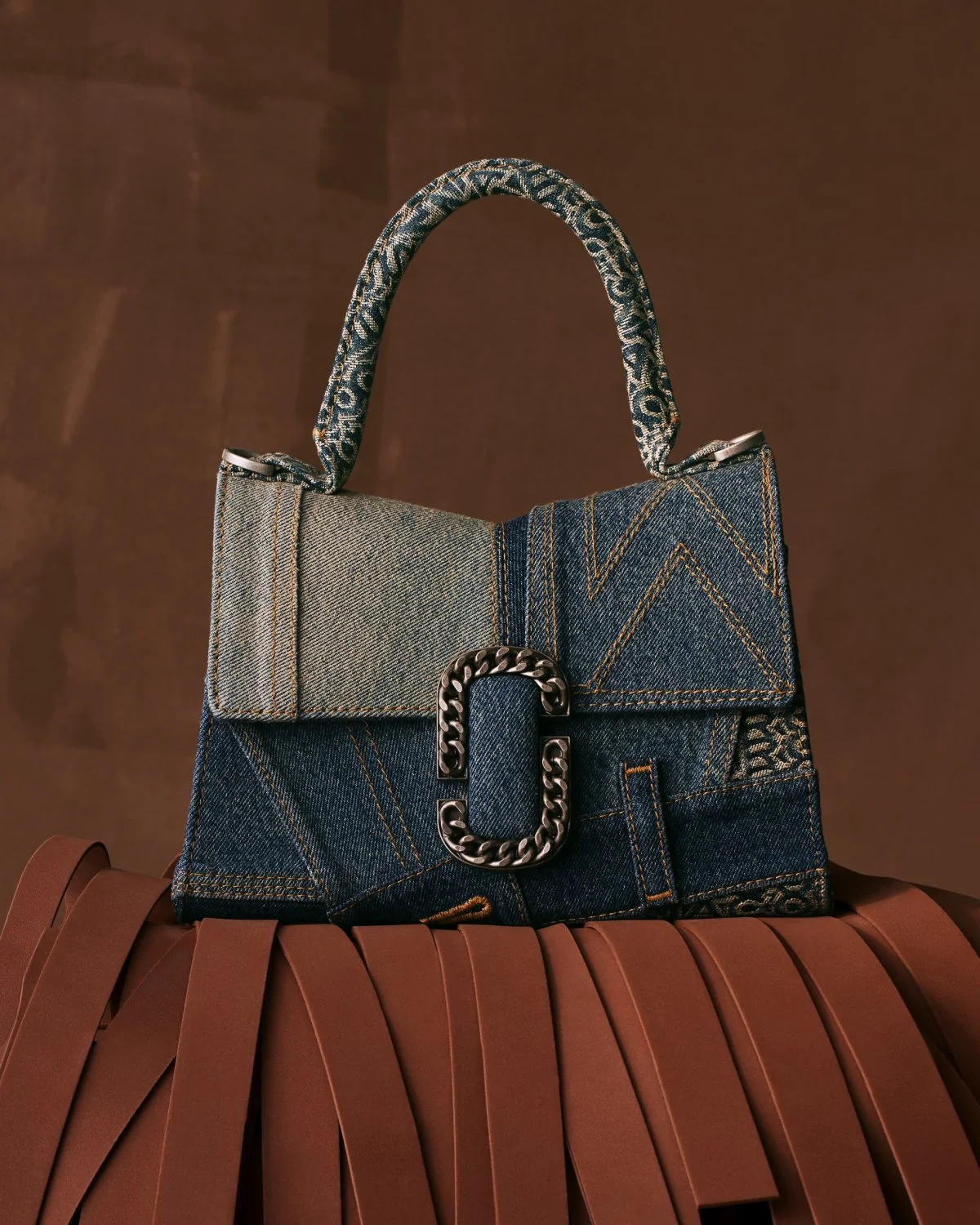 04-007_Winter Women’s Must-Have Accessories_socialcrop06.jpg