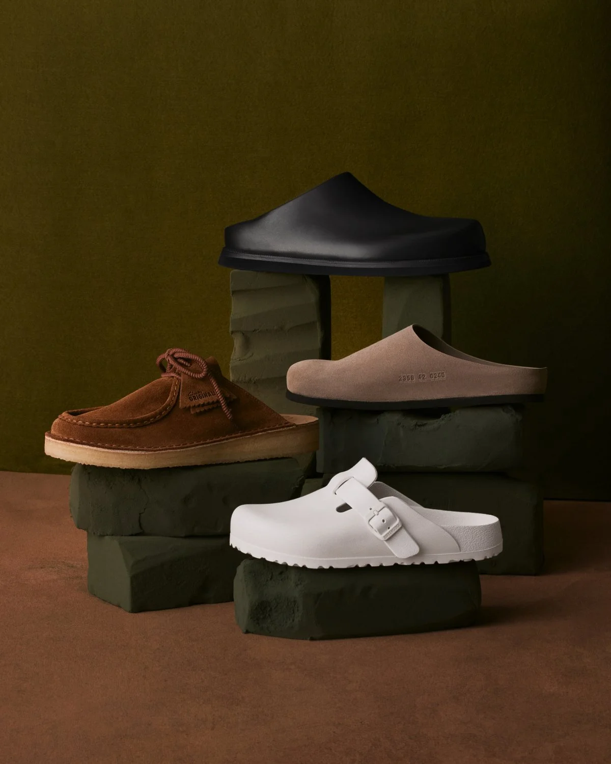 04-007_Winter Women’s Must-Have Accessories_socialcrop7.jpg