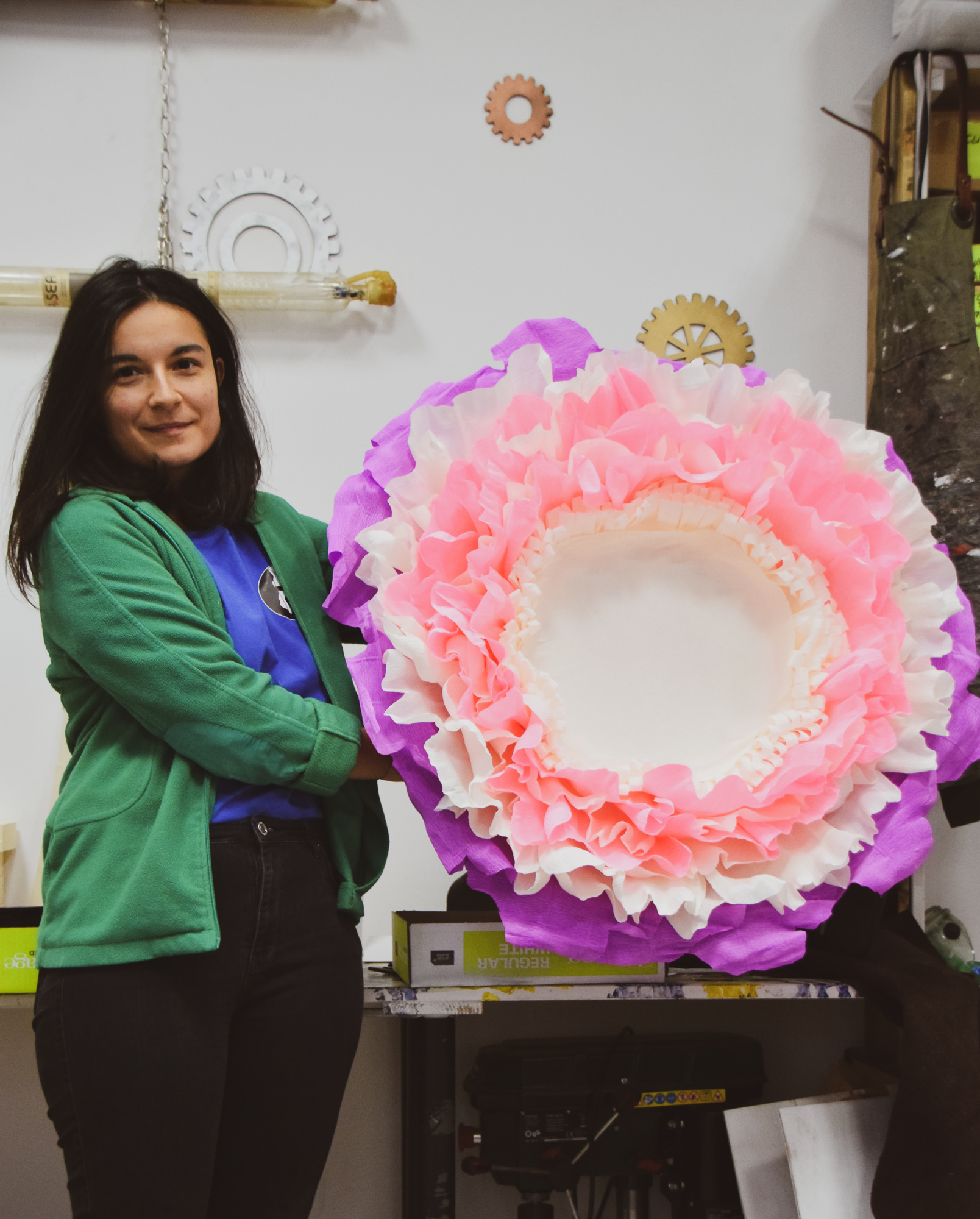 Photography Prop: Huge Crepe Paper Flower - See more at www.monicabadiu.com/diy