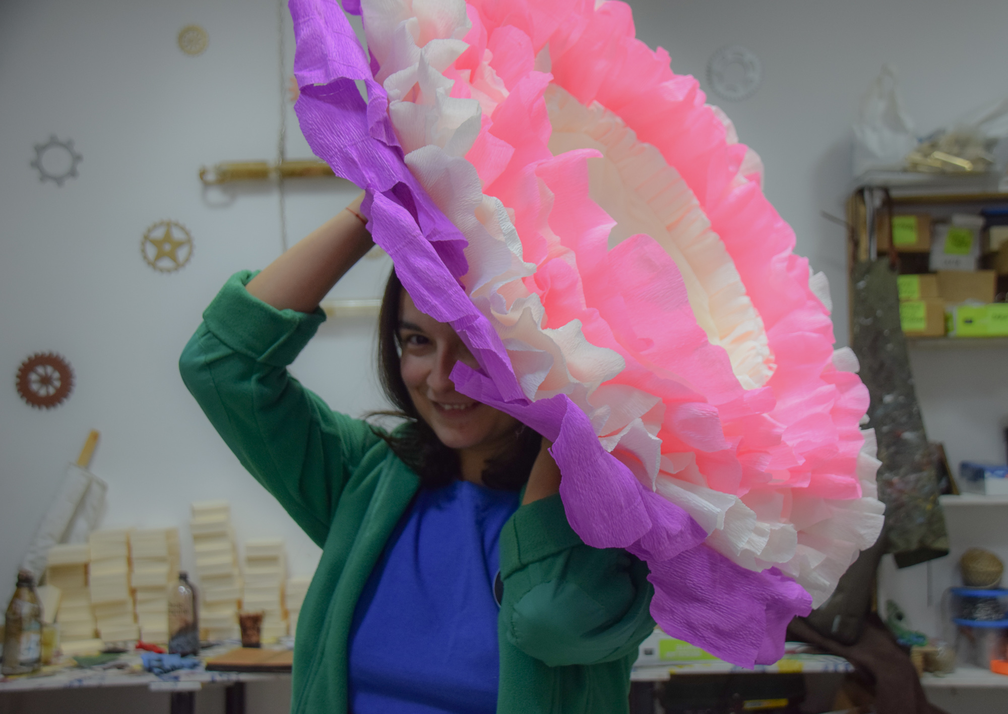 Photography Prop: Huge Crepe Paper Flower - See more at www.monicabadiu.com/diy