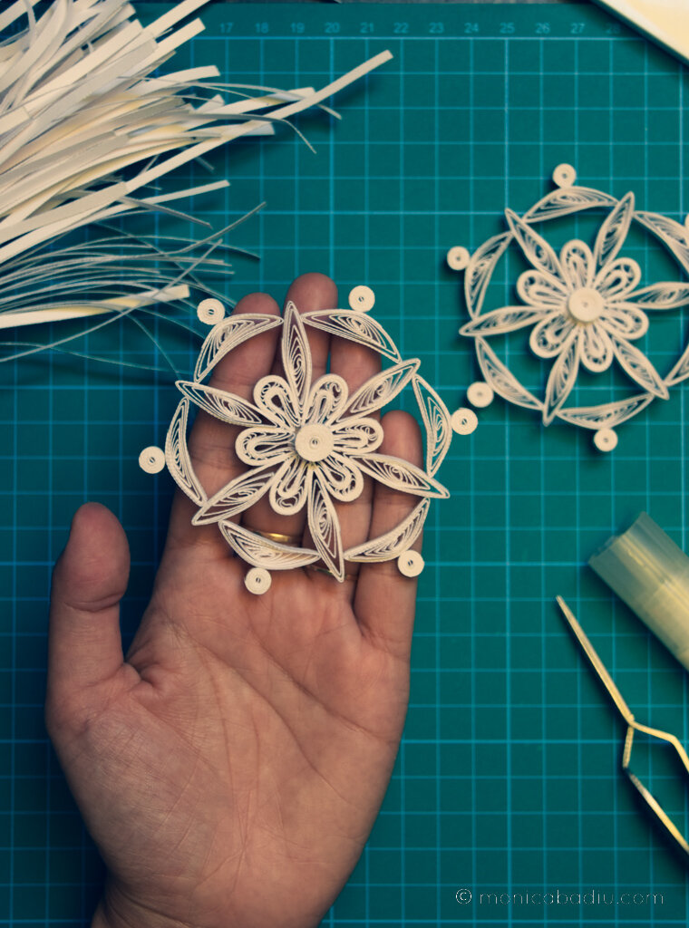 DIY Tutorial: Quilled Snowflake for the Christmas Tree