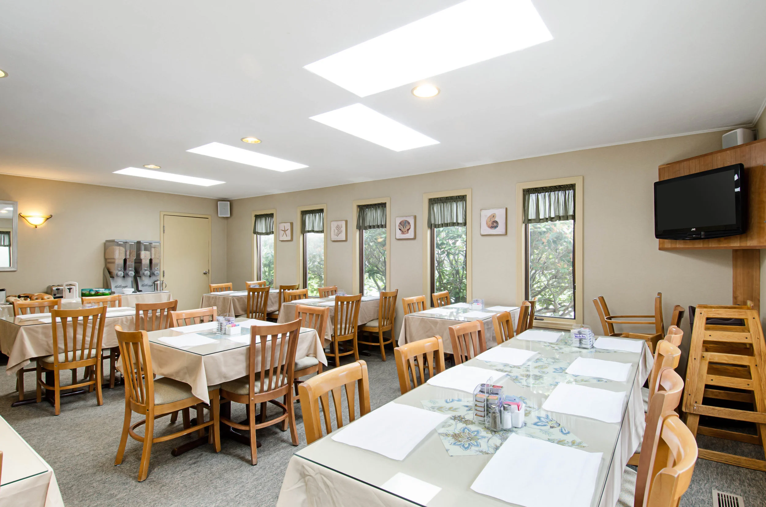 MA168BreakfastSeating5.jpg