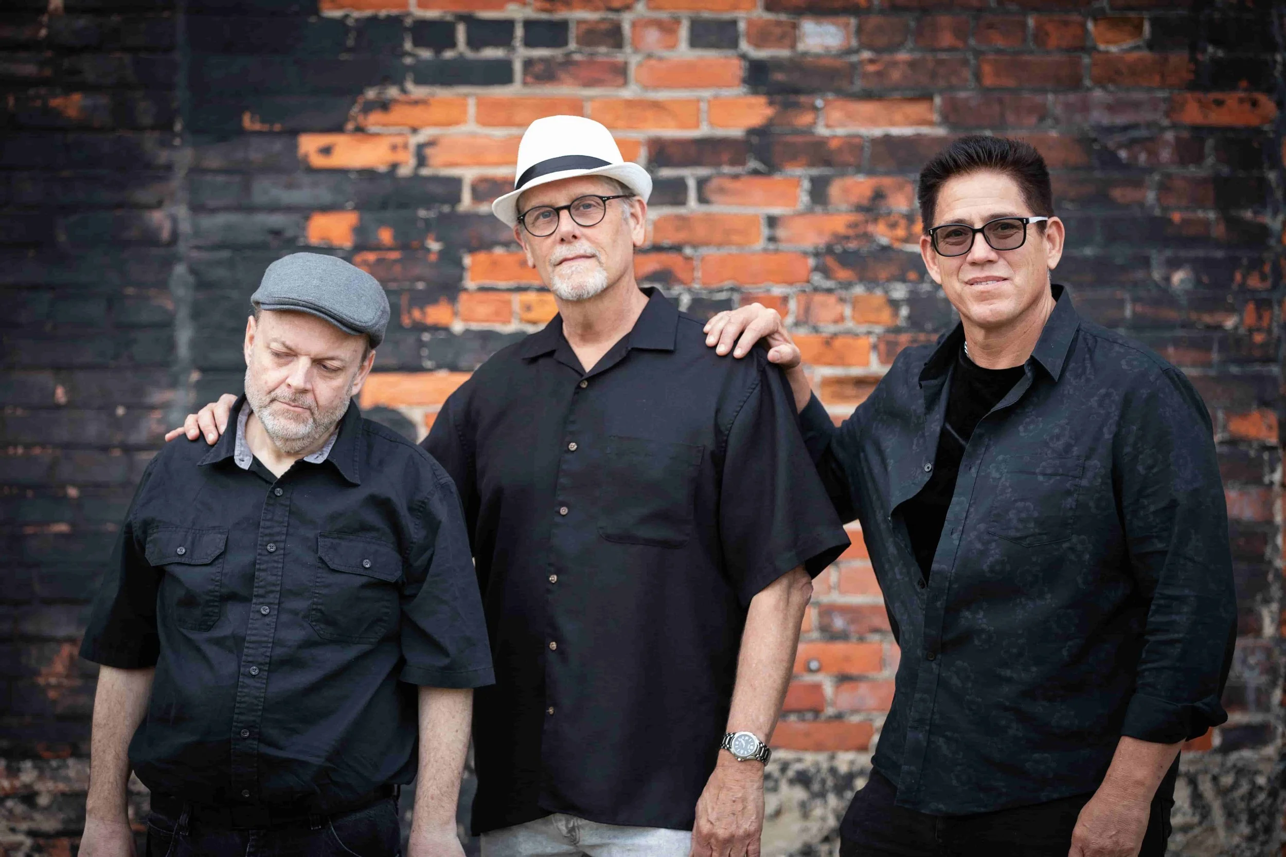 STREETLIFE SERENADE ON THE PATIO SATURDAY 6 - 9!