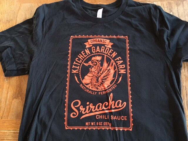 Rynke panden Philadelphia Økonomisk Sriracha T-shirt — The Kitchen Garden