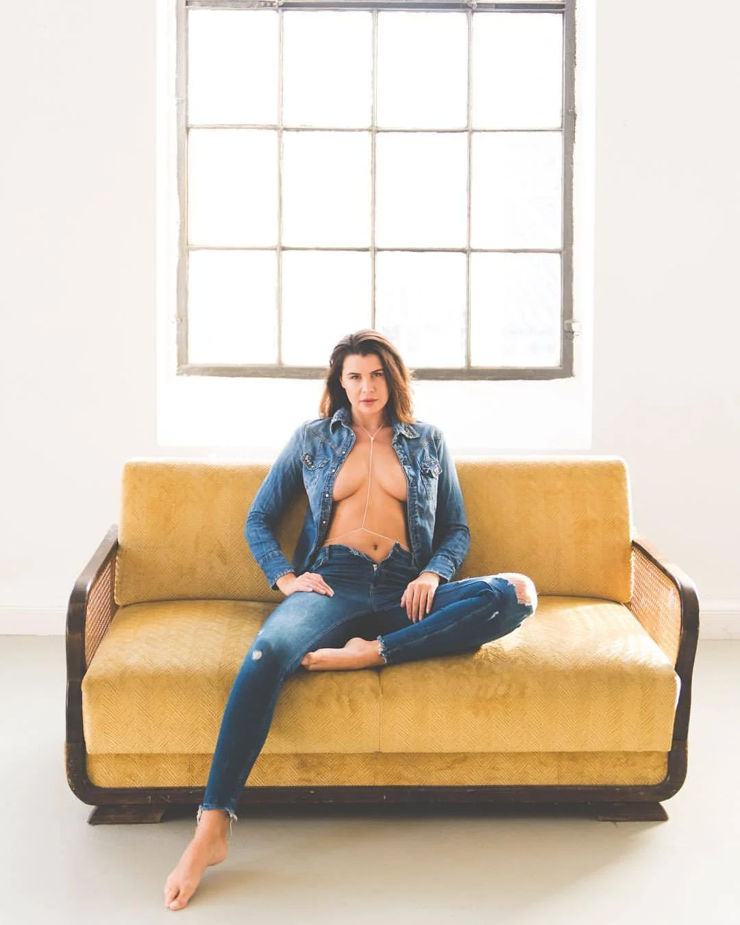 Summertime and the livin’ is easy
Fish are jumpin’ and the cotton is high
Your daddy’s rich and your ma is good lookin’
So hush, little baby, baby, don’t you cry
————————
🙌🏽☀️🔥
thank you @olgakaminska
#model #female #sexy #polish #denim #bluejeans #brunette #berlin #loftstyle #barefooted #noshirtnoproblem #fitgirls #beauty #summertimefun (at Berlin, Germany)