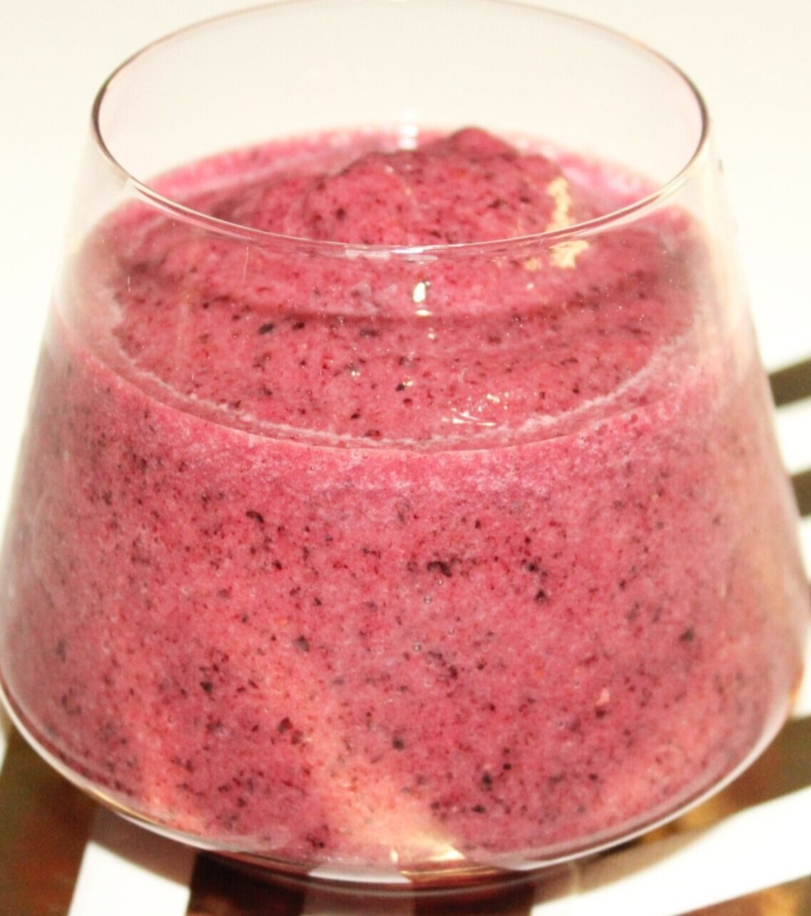 Delicious Dragon Fruit Mango Smoothie