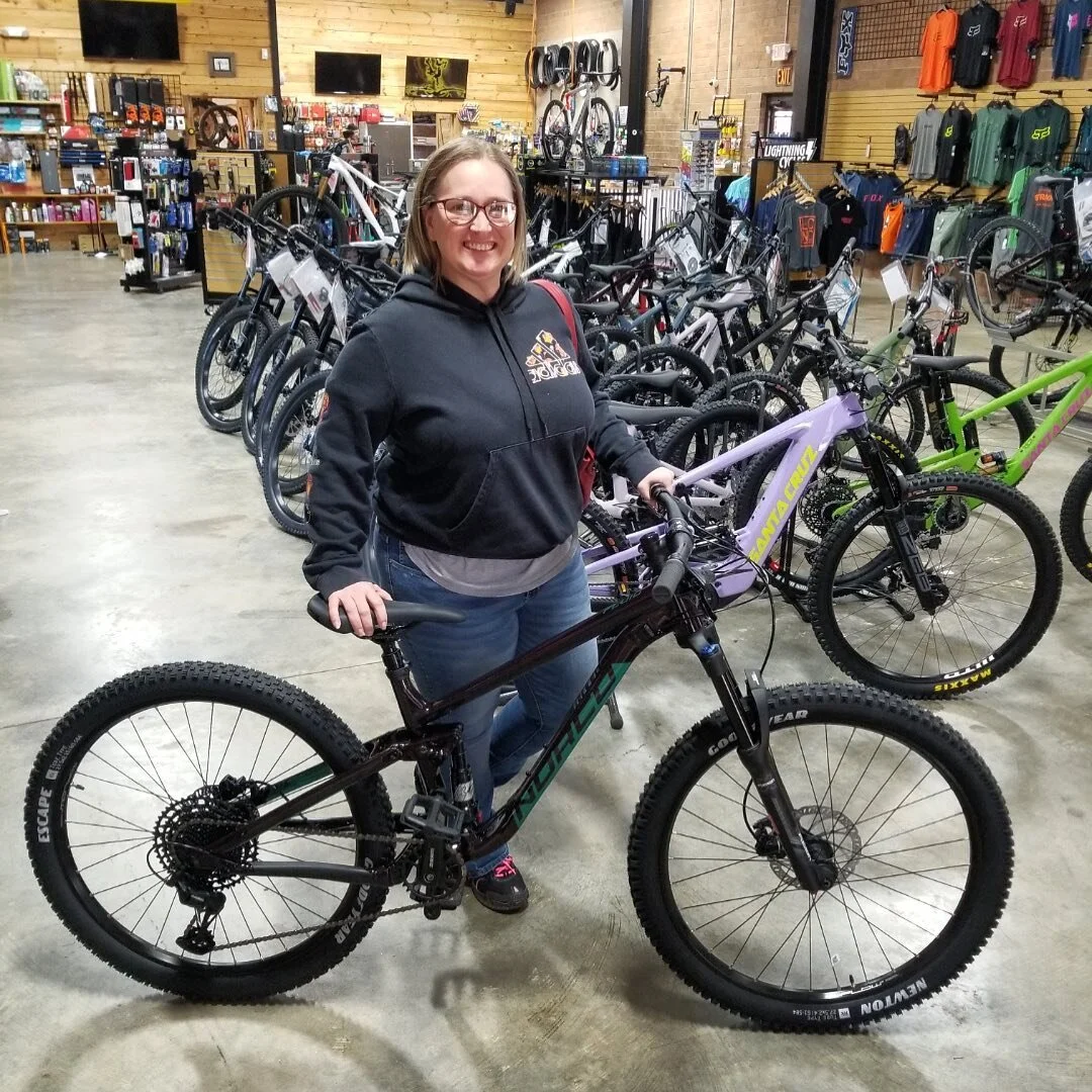 Landy with her @norcobicycles Fluid 3, shes ready to ride the Wilkesboro trails with her husband while enjoying the outdoors. 

#newbikeday #norcobikes #hickorync #828isgreat #morefamiliesonbikes #lightningcycles_nc