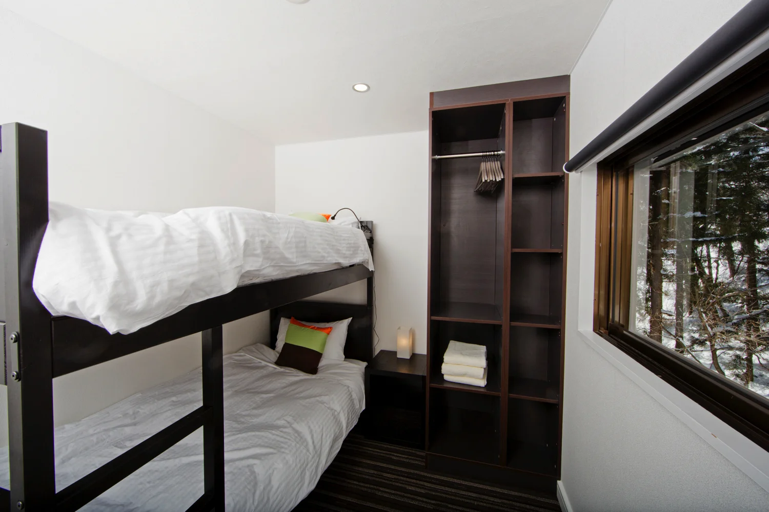 sky-park-happo-apt-04-2bedroom-bed.jpg