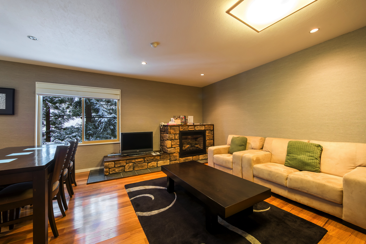 alpine-azumi-2bedroom-goryu-living.jpg