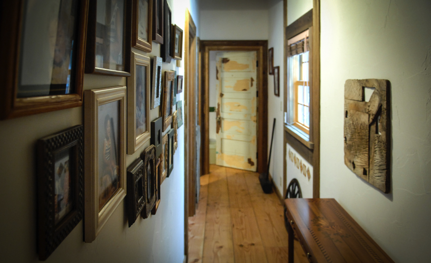 ags-chalet-16-hall.jpg