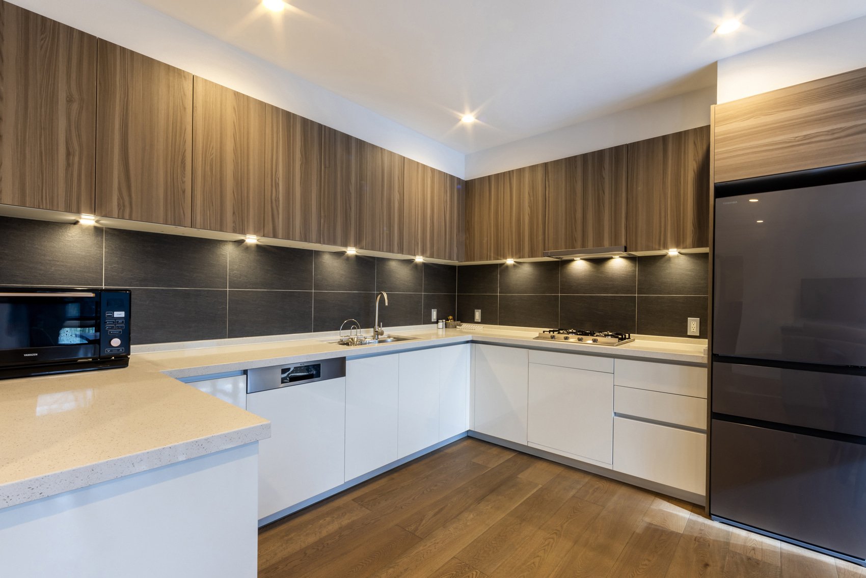happo-view-apt401-kitchen-.jpg